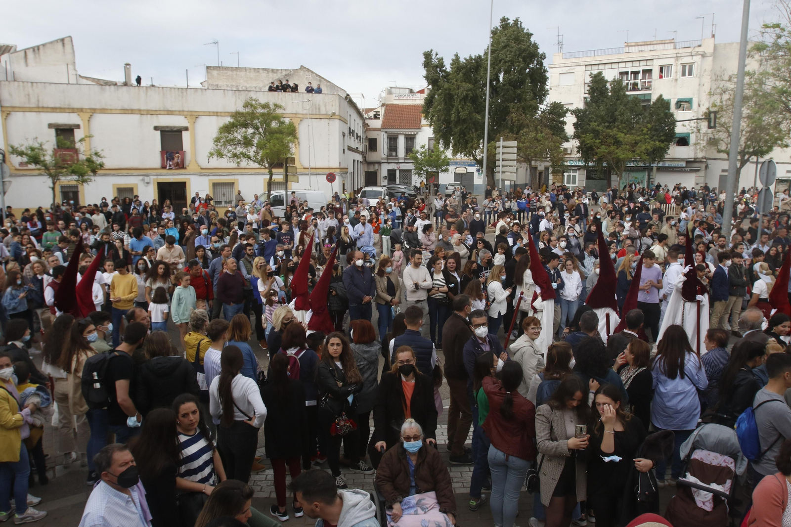 Lunes Santo en Córdoba: La procesión de la Vera-Cruz, en imágenes