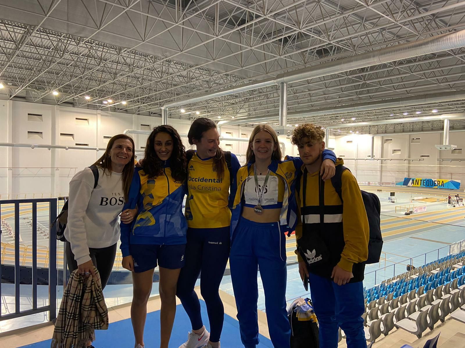 Equipo de Isla Cristina, con Julia García la cuarta por la izquierda.