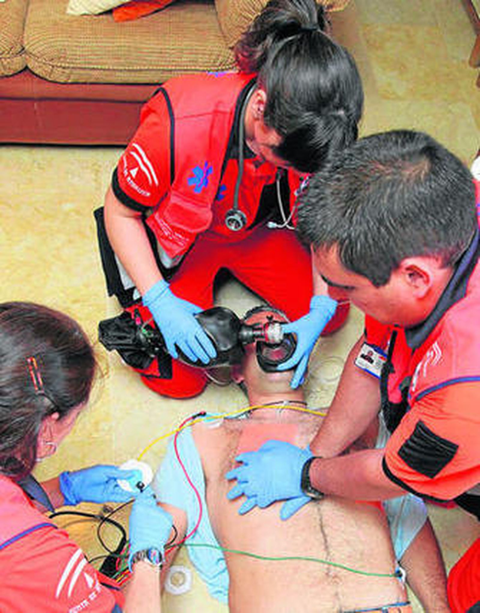 Un equipo del 061 durante una emergencia sanitaria.