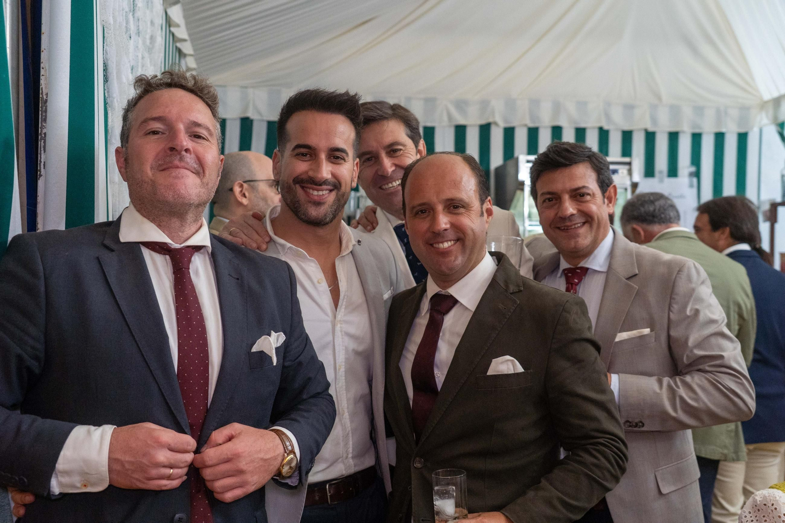 Imágenes del ambiente del ambiente de la noche del sábado en la Feria de Otoño y del Caballo 2025 de Huelva