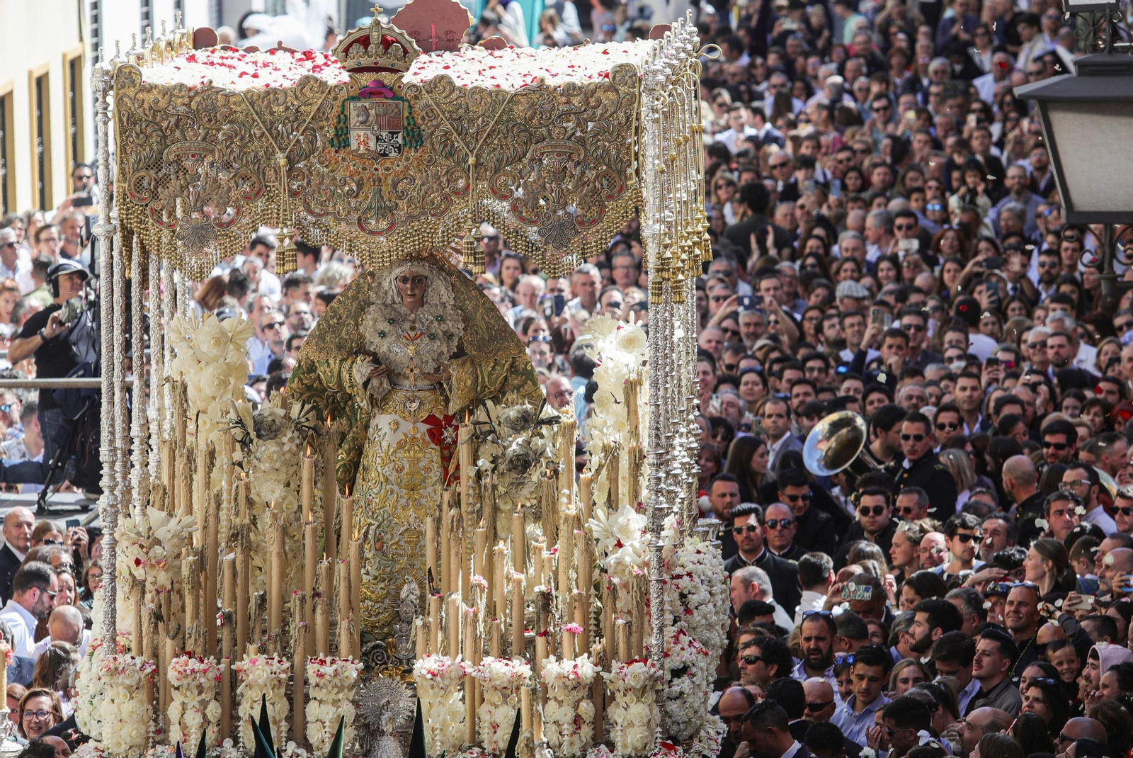 La Esperanza Macarena, la mañana del Viernes Santo.