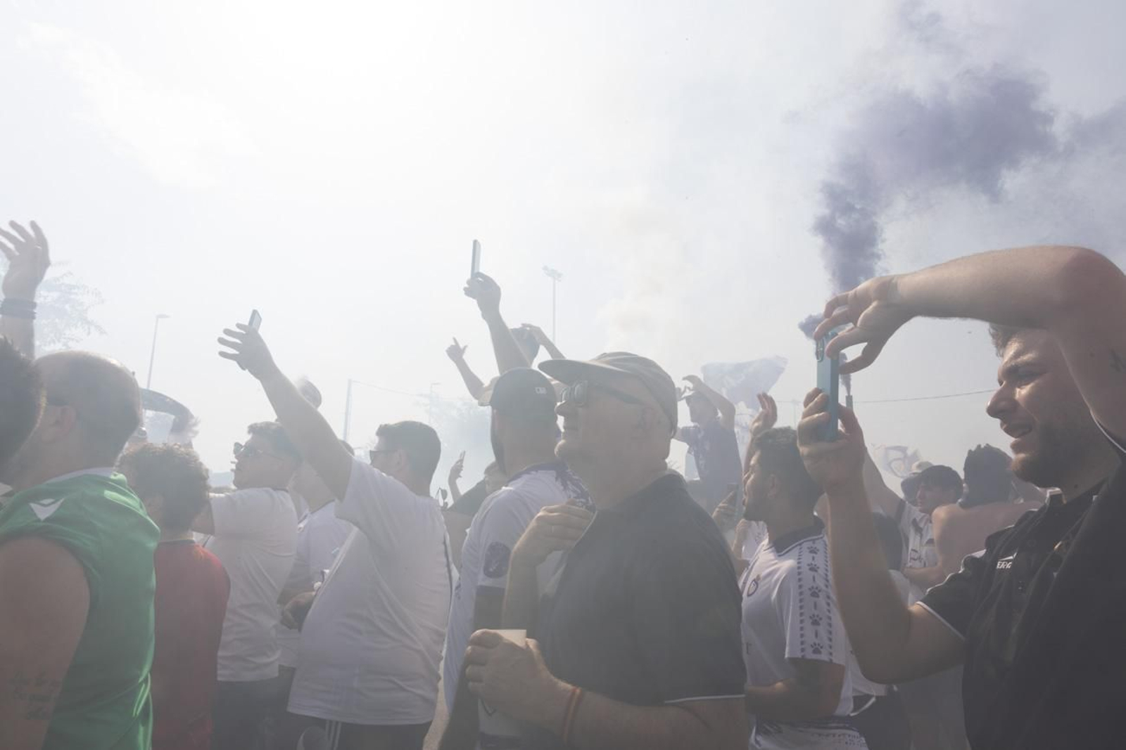 El épico recibimiento de la afición lagarta al Real Jaén, en imágenes