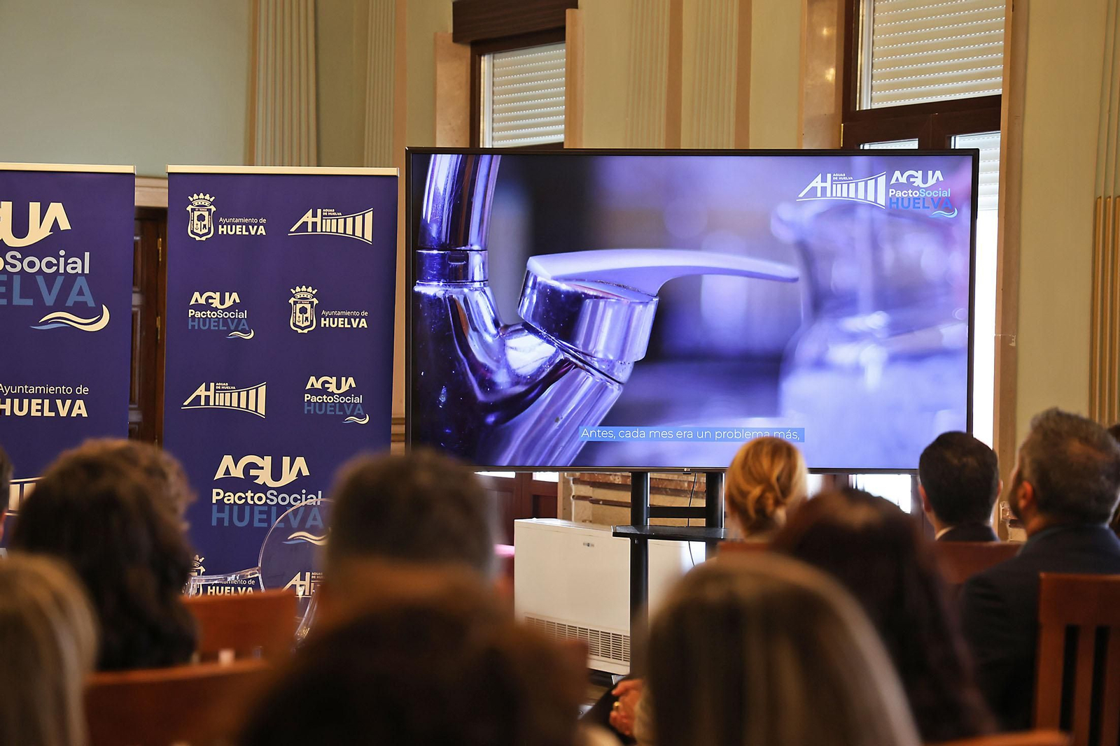 Imágenes de la presentación del Pacto Social por el Agua en Huelva