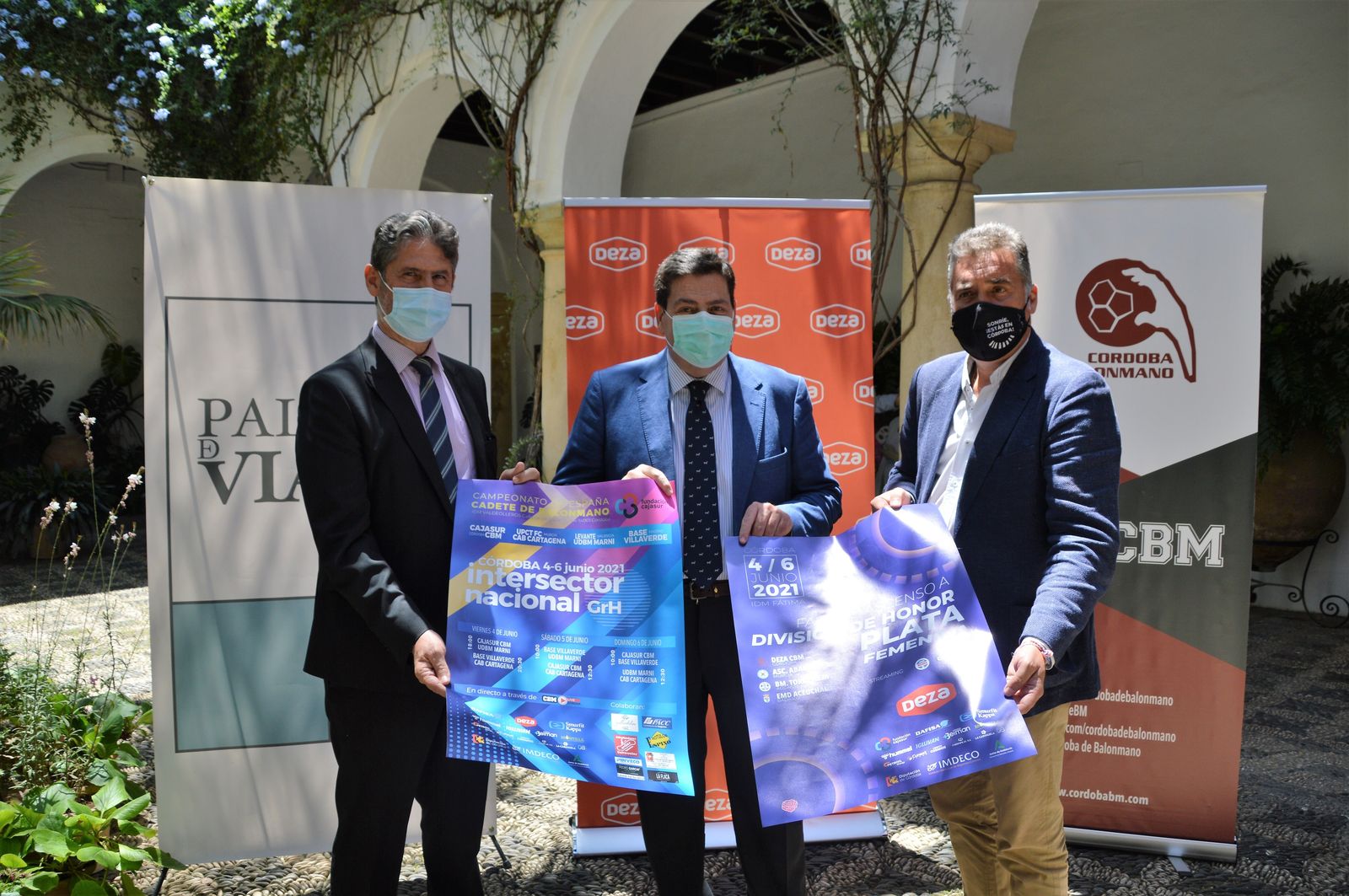 Las autoridades, durante la presentación de la fase en el Palacio de Viana.