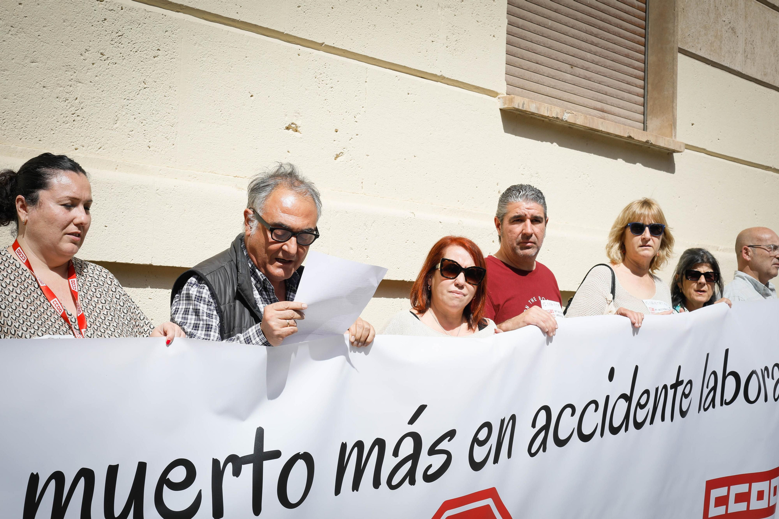 Imágenes de la concentración por muerte de un trabajador en accidente laboral