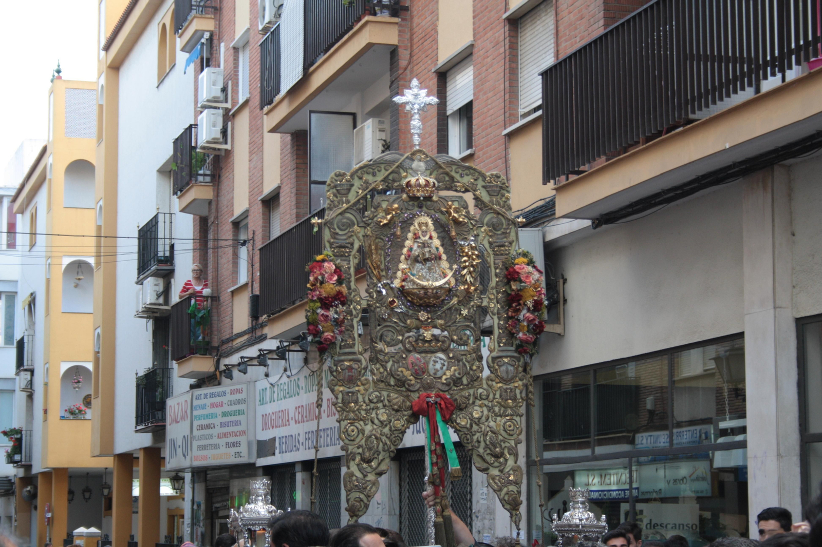 Traslado del Simpecado de la Hermandad del Rocío de Triana, en imágenes