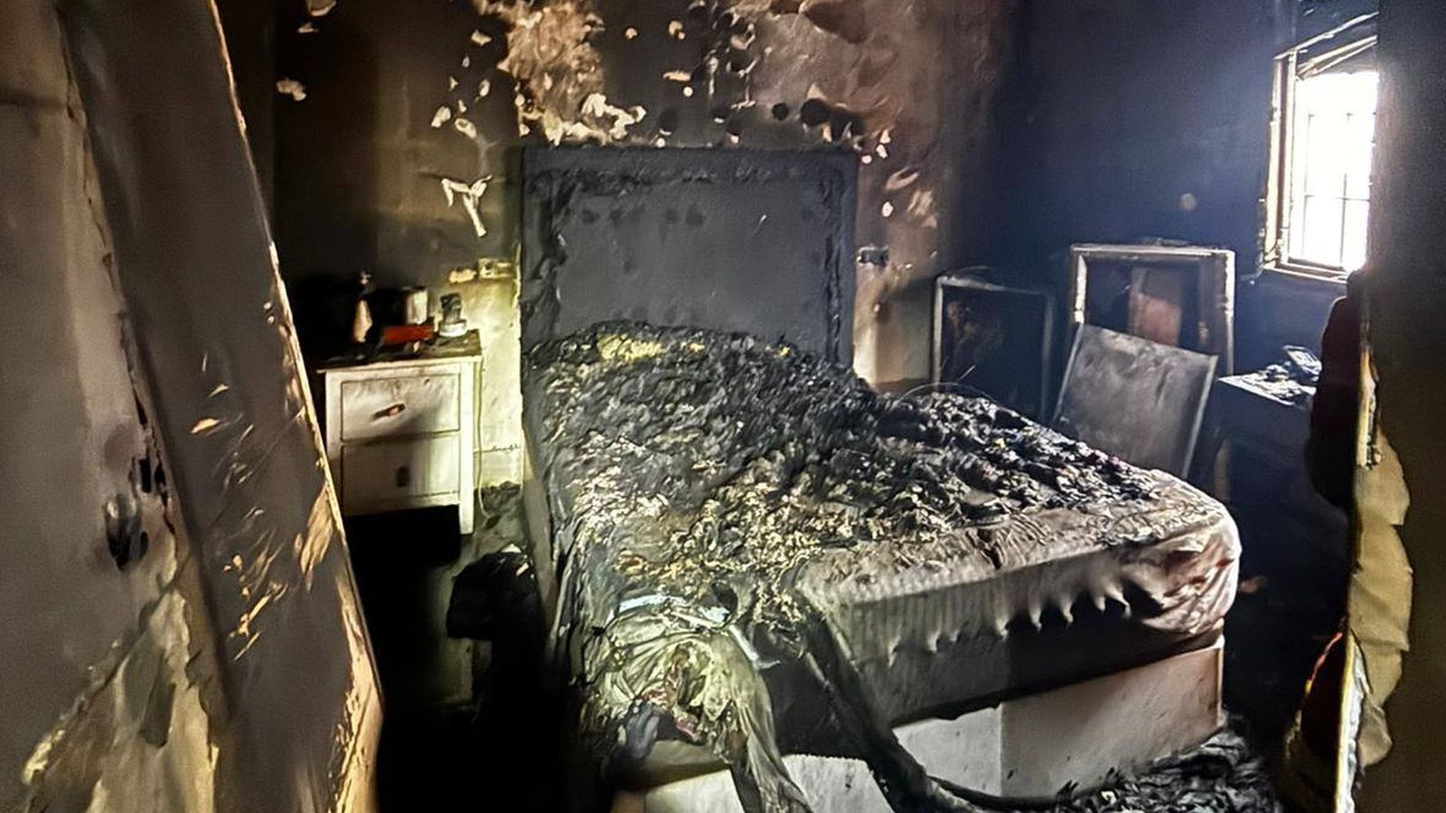 Habitación totalmente quemada.