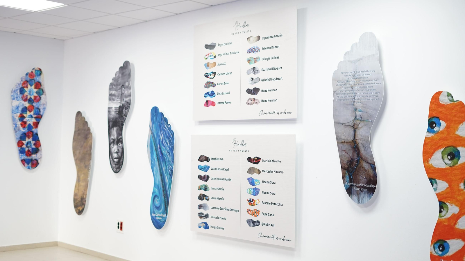 Fotos de la exposición 'Huellas de ida y vuelta' de Márgenes y Vínculos en Tarifa