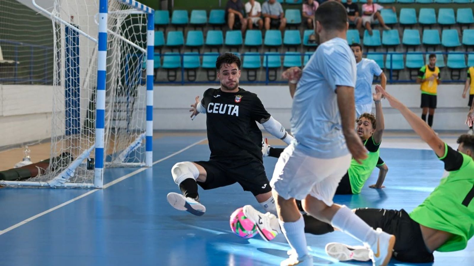 El Xerez Toyota ha perdido por goleada su primer amistoso en el Ruiz-Mateos contra el UA Ceutí.