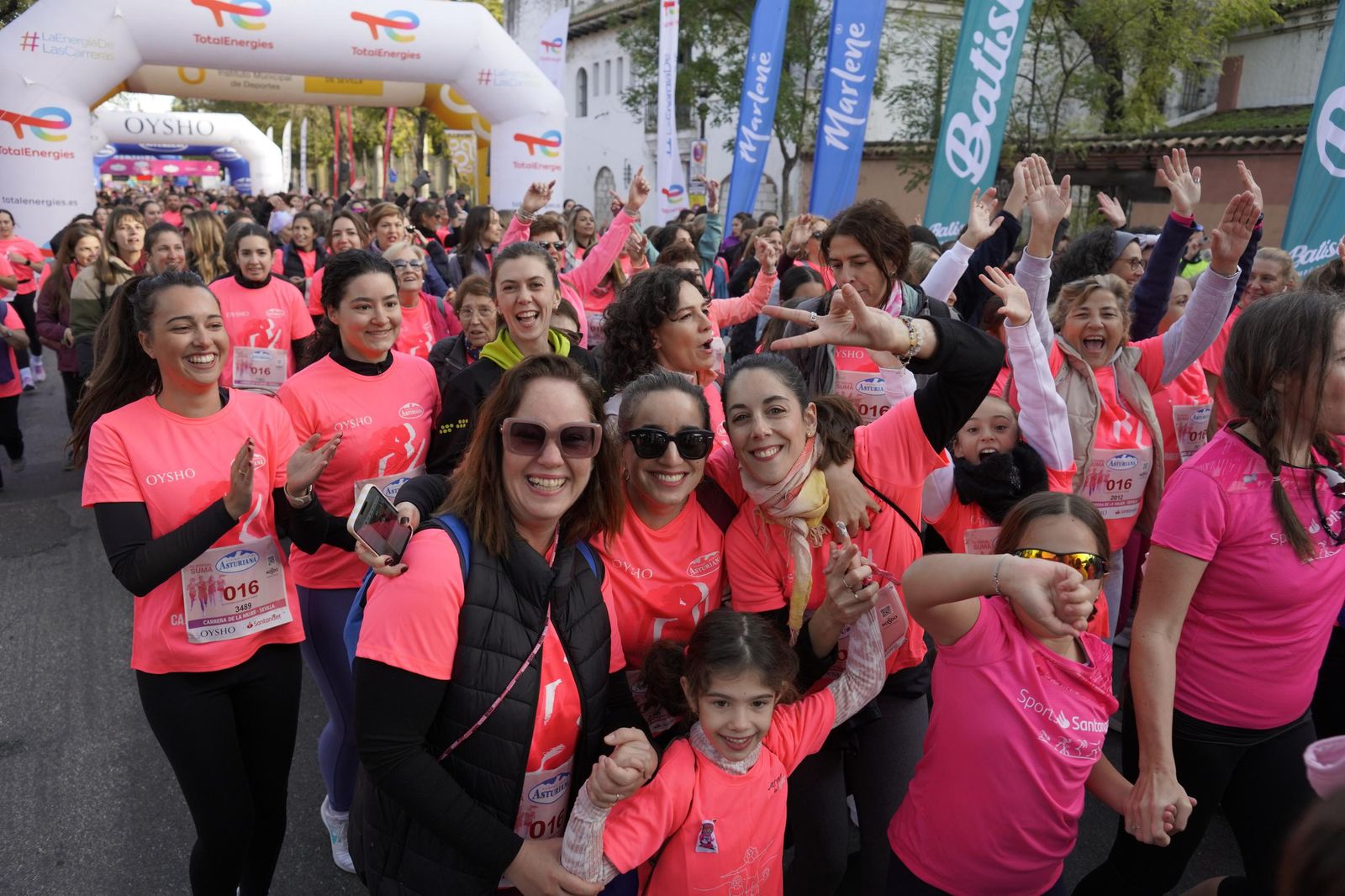 Búscate en las fotos de la Carrera de la Mujer de Sevilla