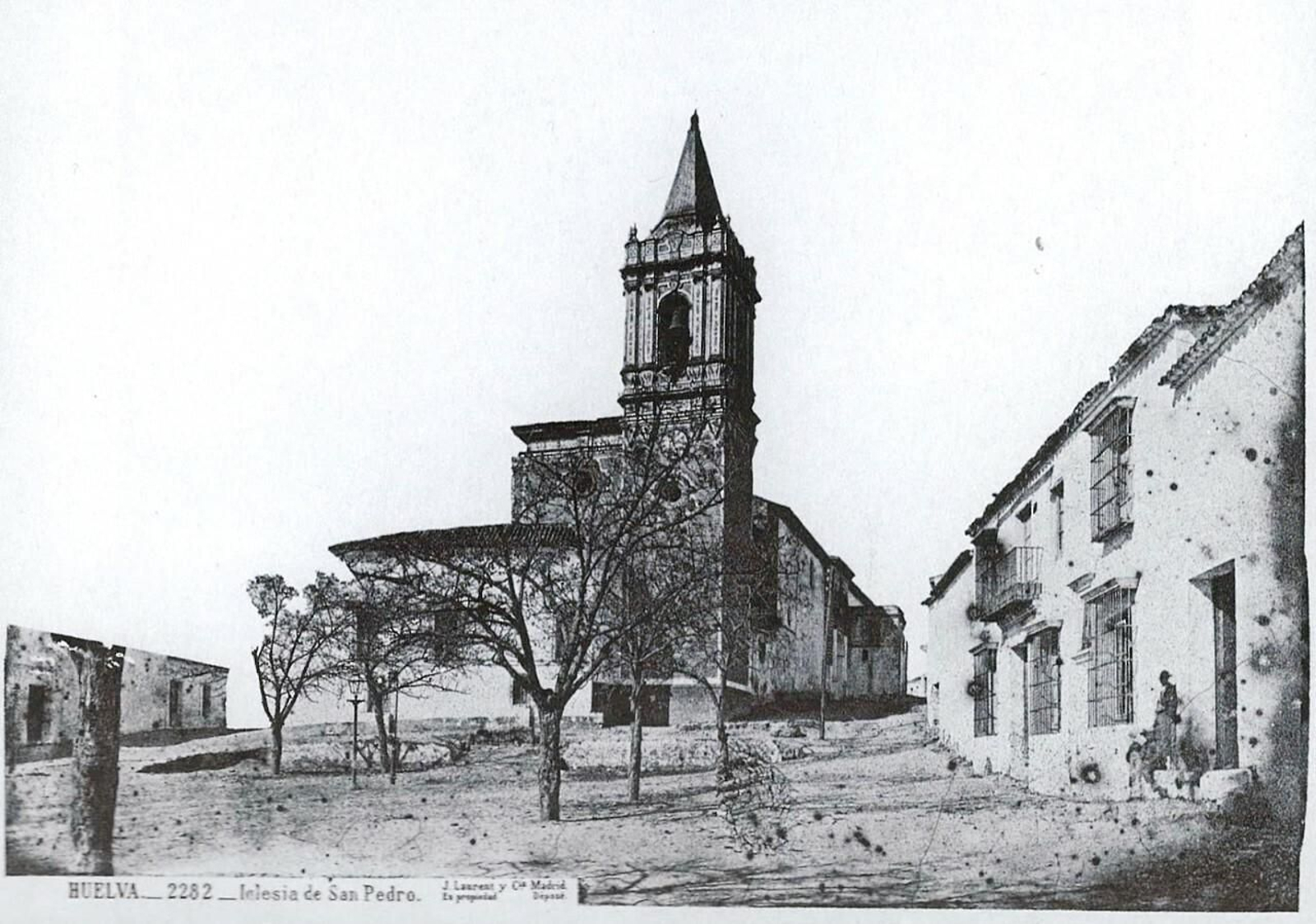 Fotografía de la segunda mitad del siglo XIX  en la que se muestra toda la plaza terriza.