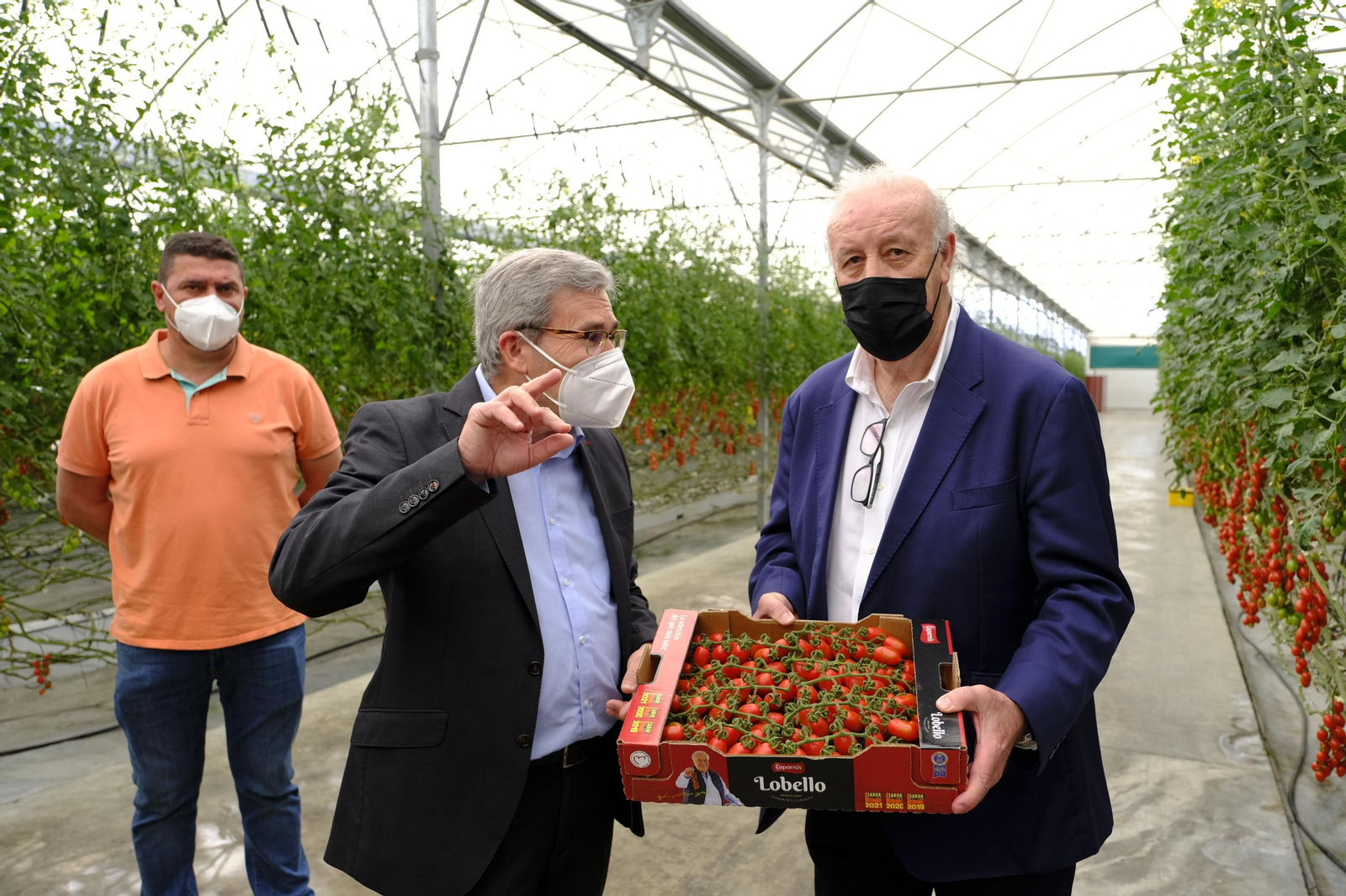 Fotogalería de la visita de Vicente del Bosque a Grupo Caparrós.