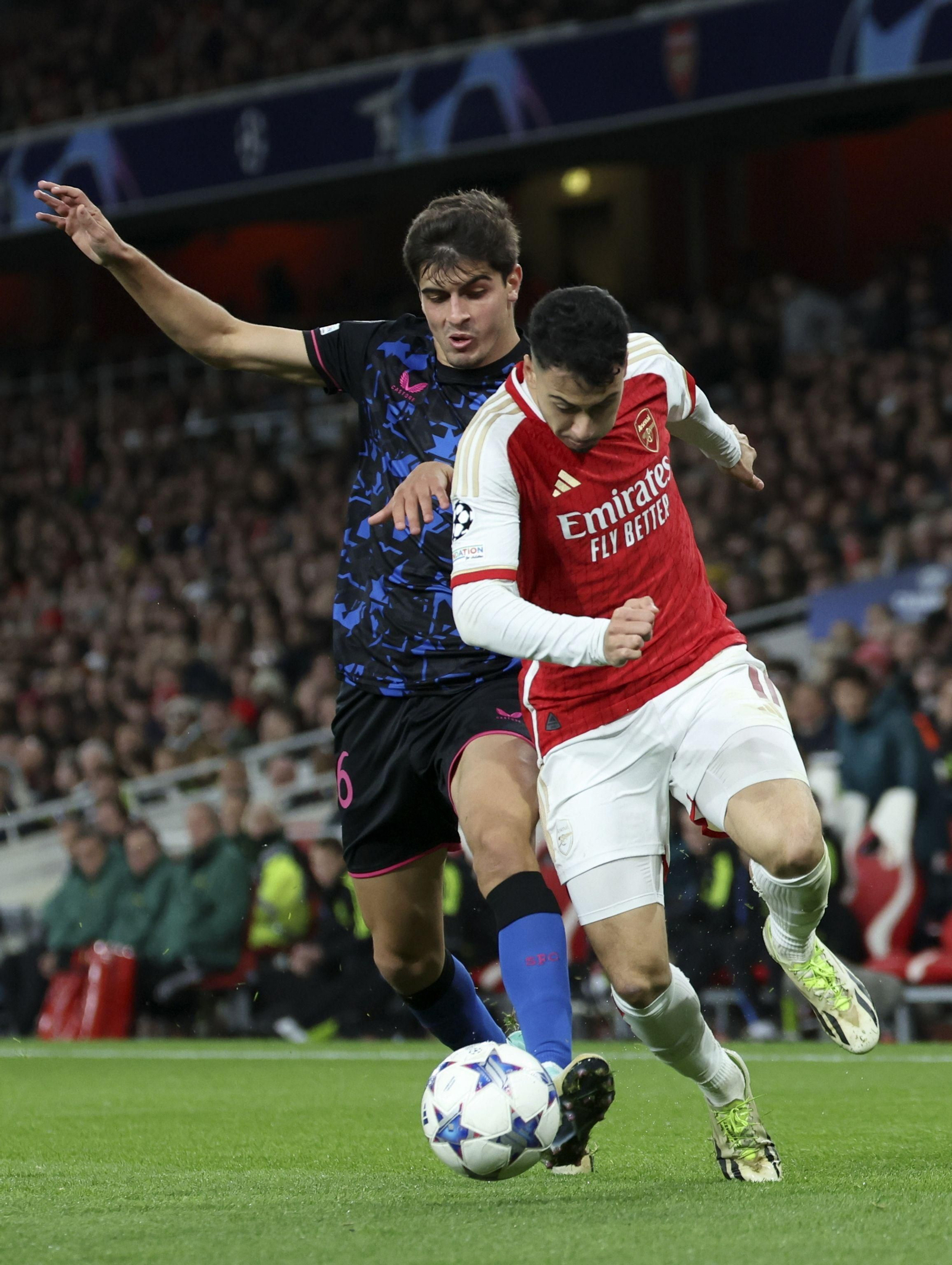 Juanlu no puede con Martinelli.