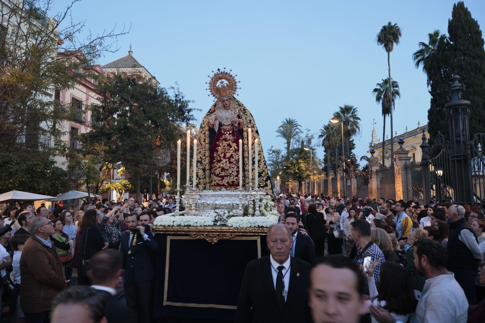 las imágenes de la procesión de el Cristo de la Buena Muerte y la Virgen de la Angustia
