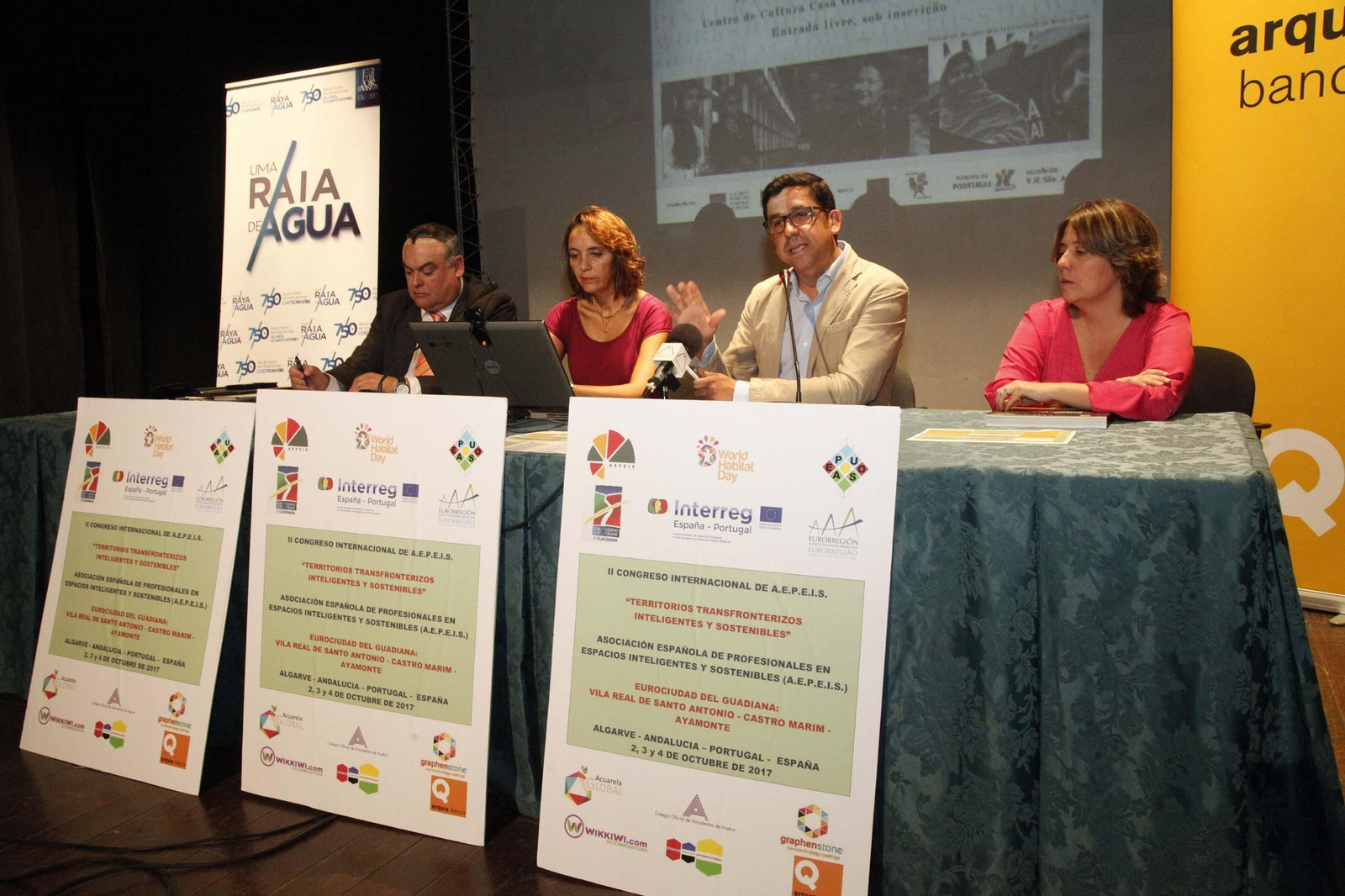 El alcalde de Ayamonte se dirige a los asistentes en la inauguración del congreso.