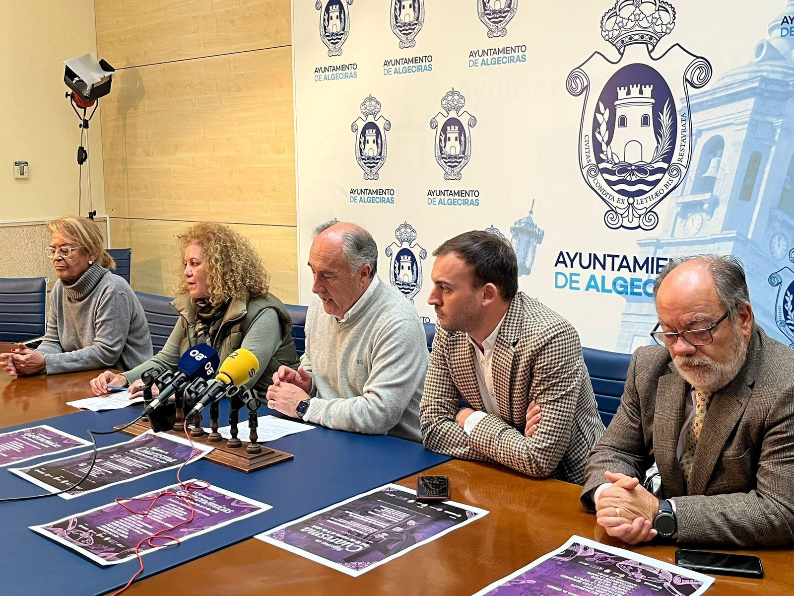 Participantes de la campaña, este martes, en el Ayuntamiento de Algeciras.