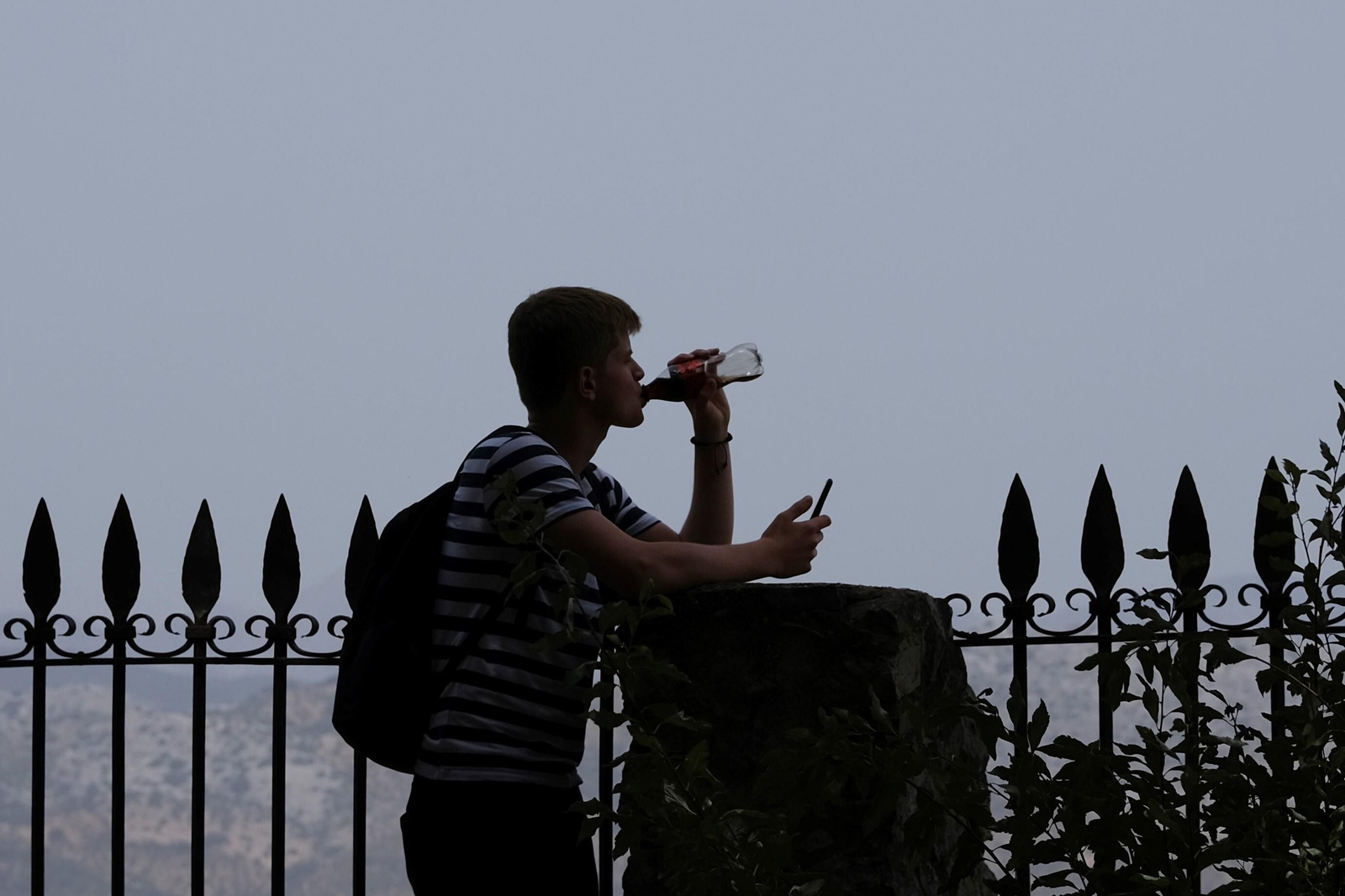Un joven en Ronda, en plena ola de calor. Un joven en Ronda, en plena ola de calor.