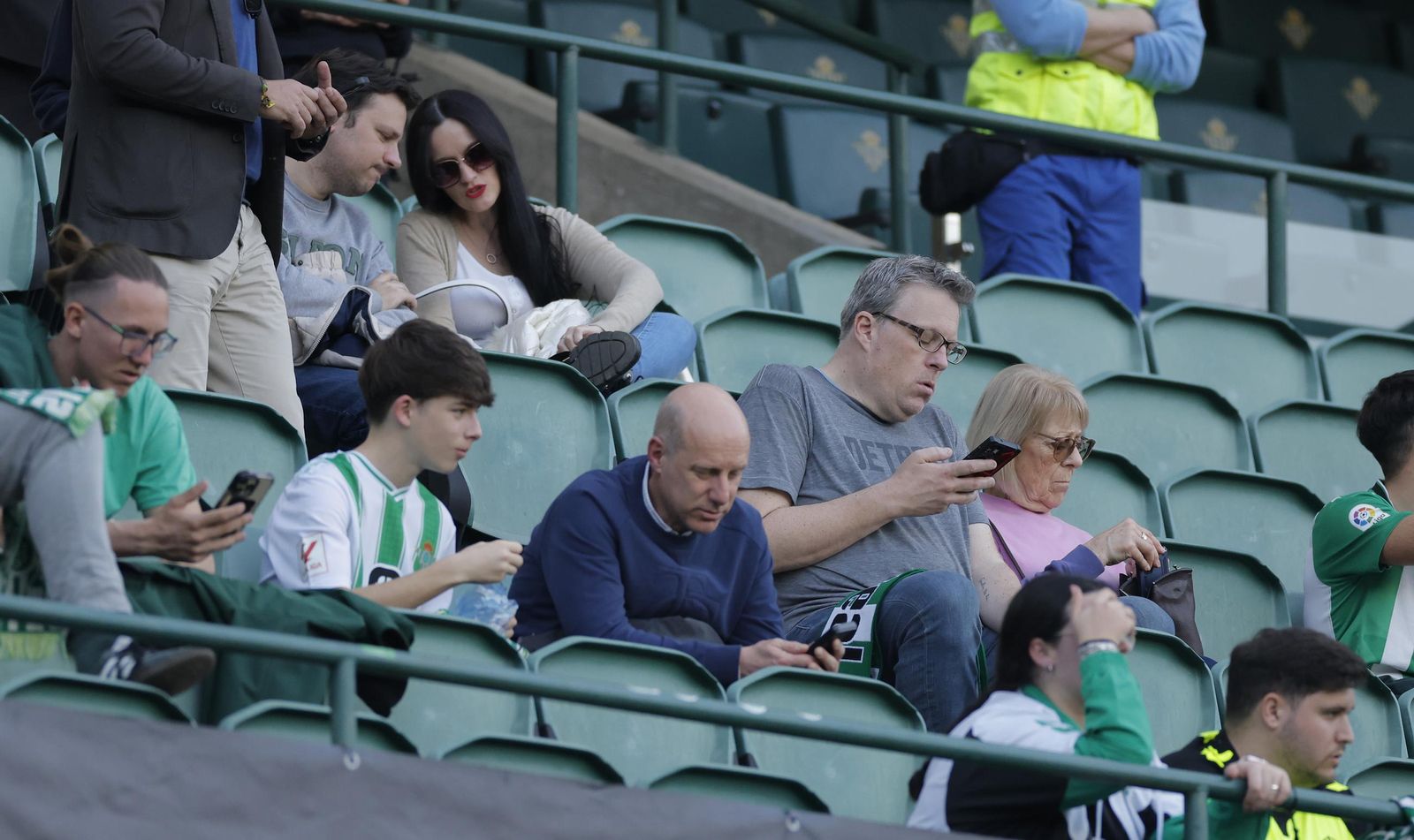 Búscate en las fotos del Betis - Gent