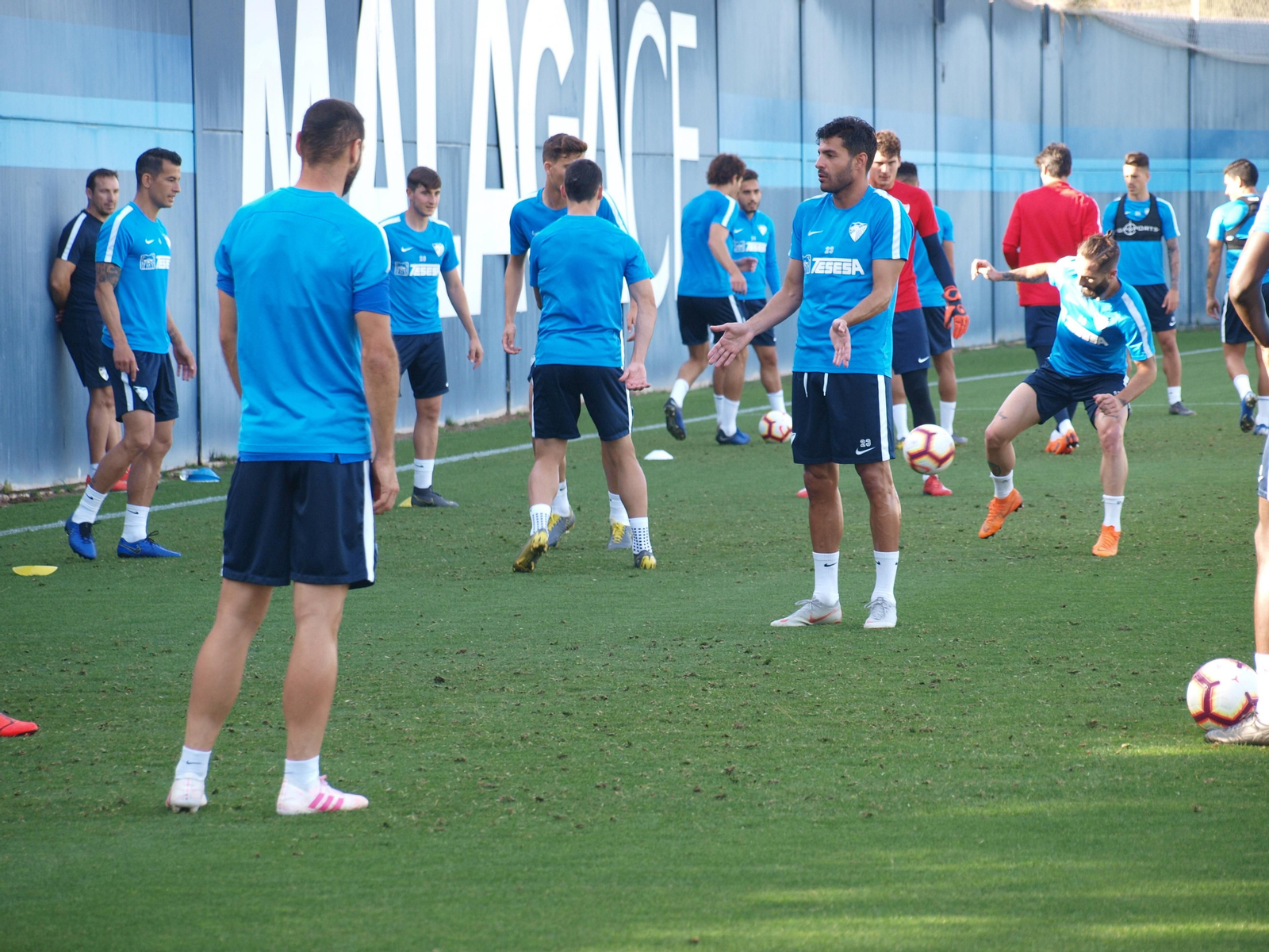 Las fotos del primer entrenamiento de Víctor del Amo al mando del Málaga CF