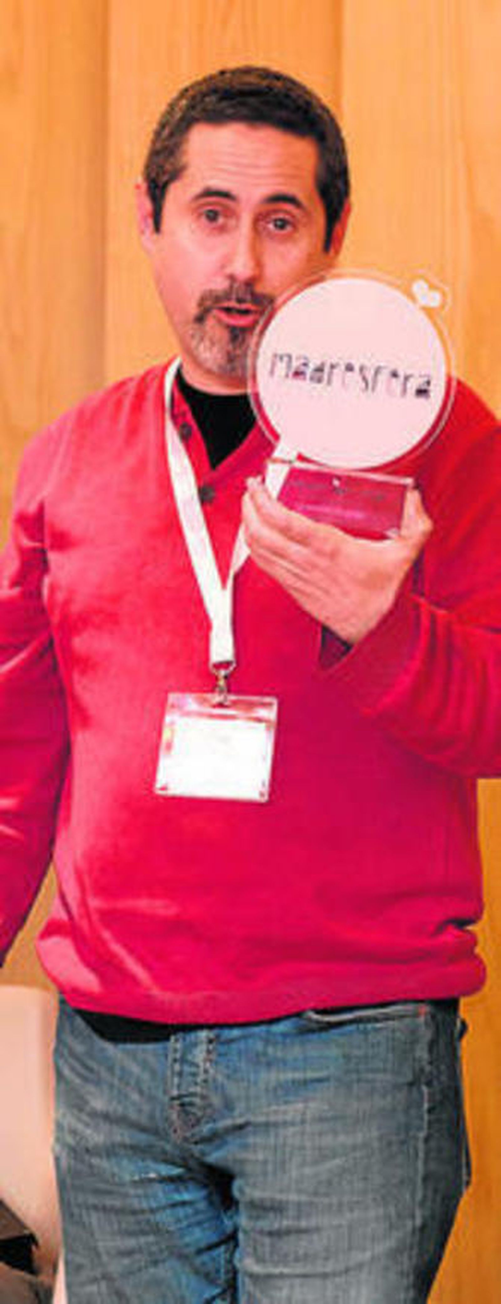 José María Ruiz recoge su galardón.