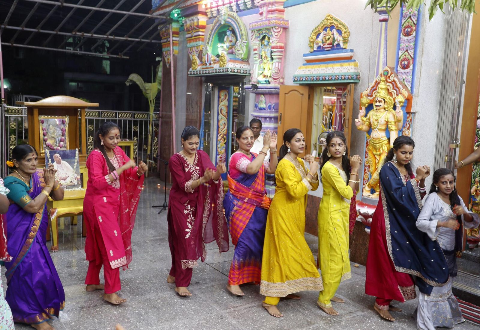 Las preciosas imágenes de la celebración del Diwali en India: un festival de luz y color