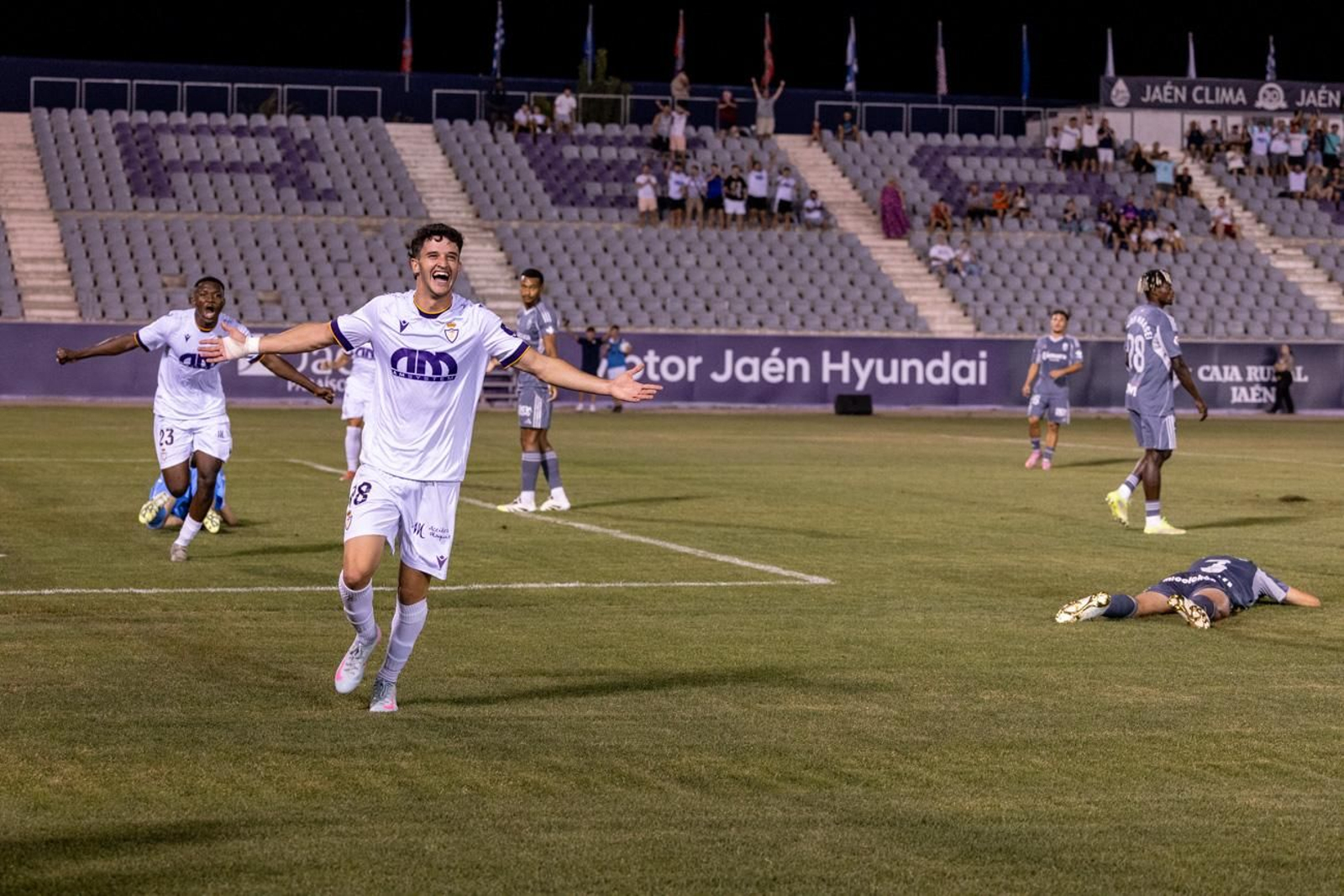 Las mejores imágenes del Real Jaén 3 - 2 Granada CF en el XLI Trofeo del Olivo