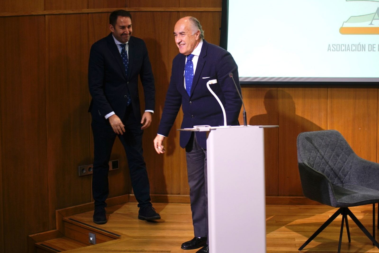 Fotos de la entrega del reconocimiento a Asier Unciti