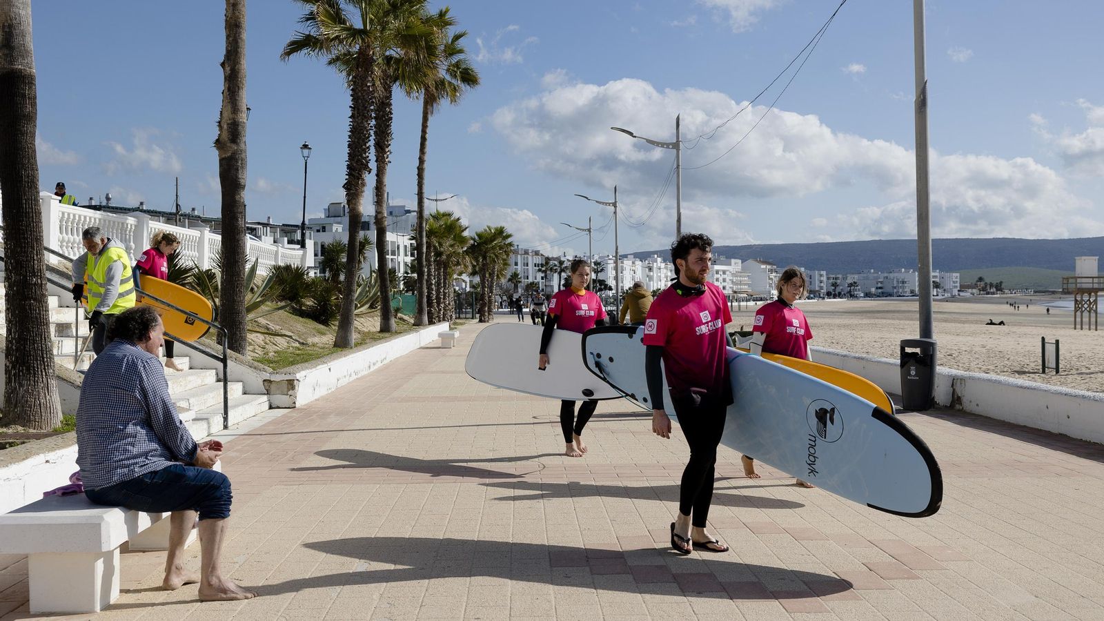 Surfistas en la playa del Carmen