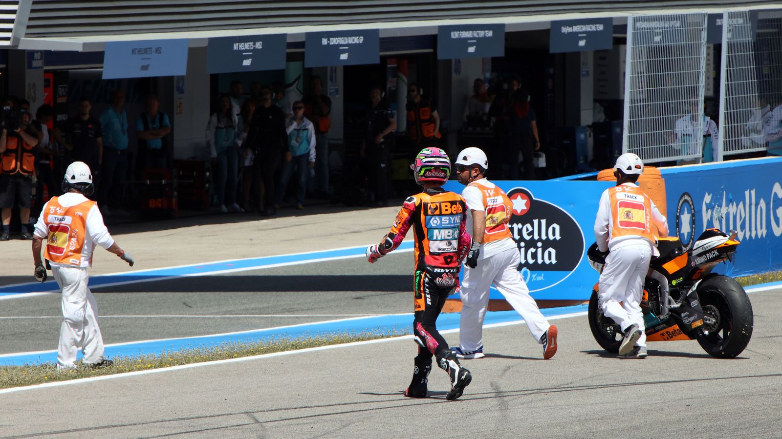 Imágenes de las caídas en las carreras del GP España en Jerez