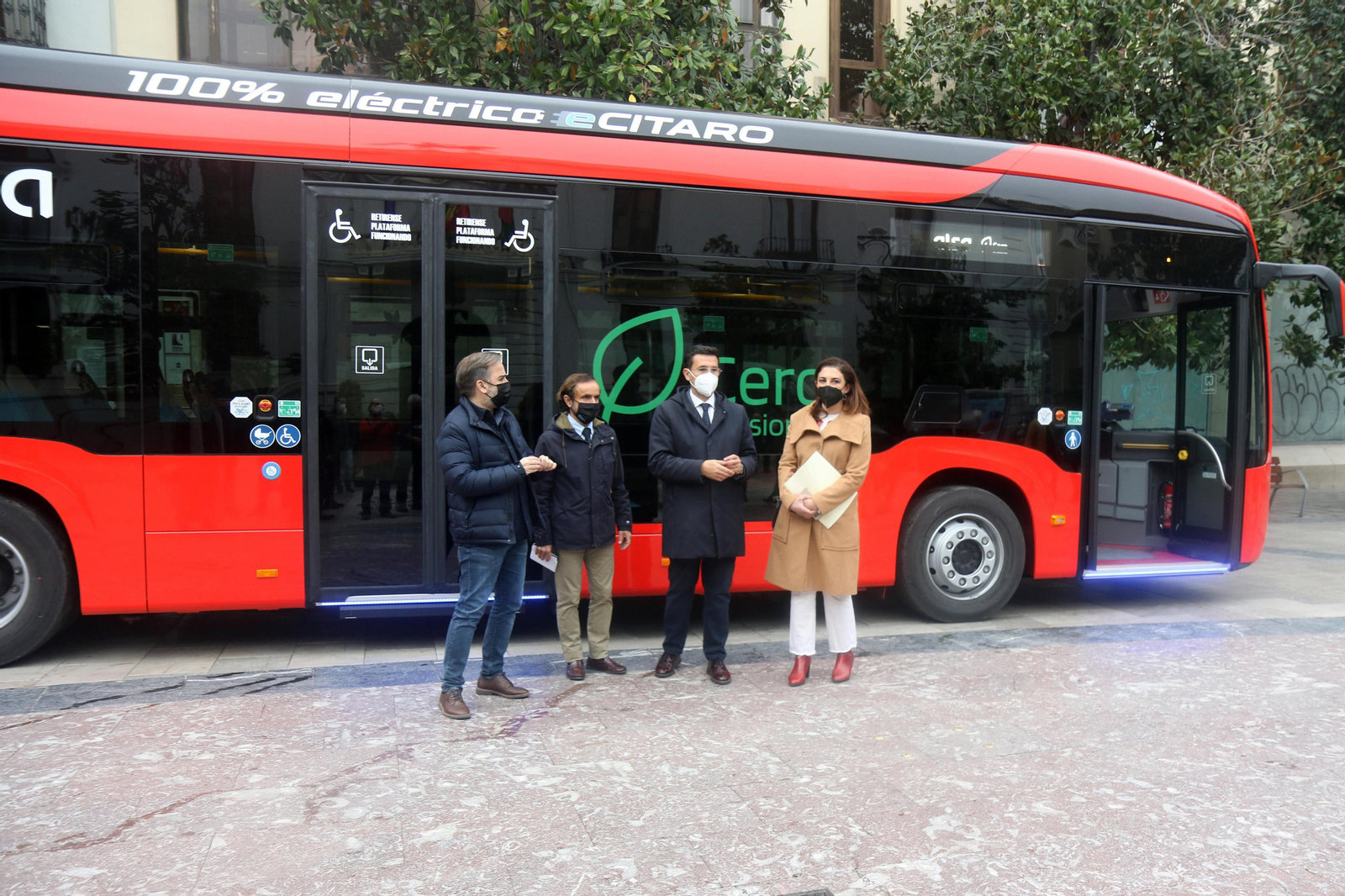 Granada incorpora el primer autobús 100% eléctrico a su flota urbana