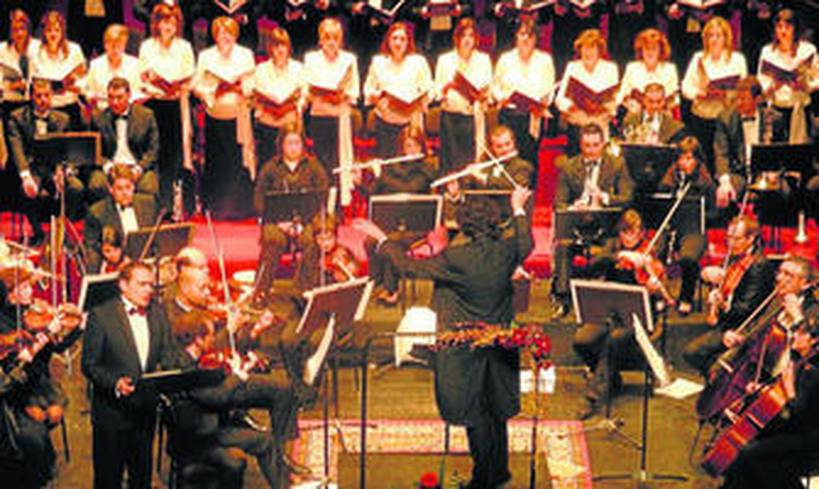La Coral de la Real Agrupación Artística de Valverde del Camino.
