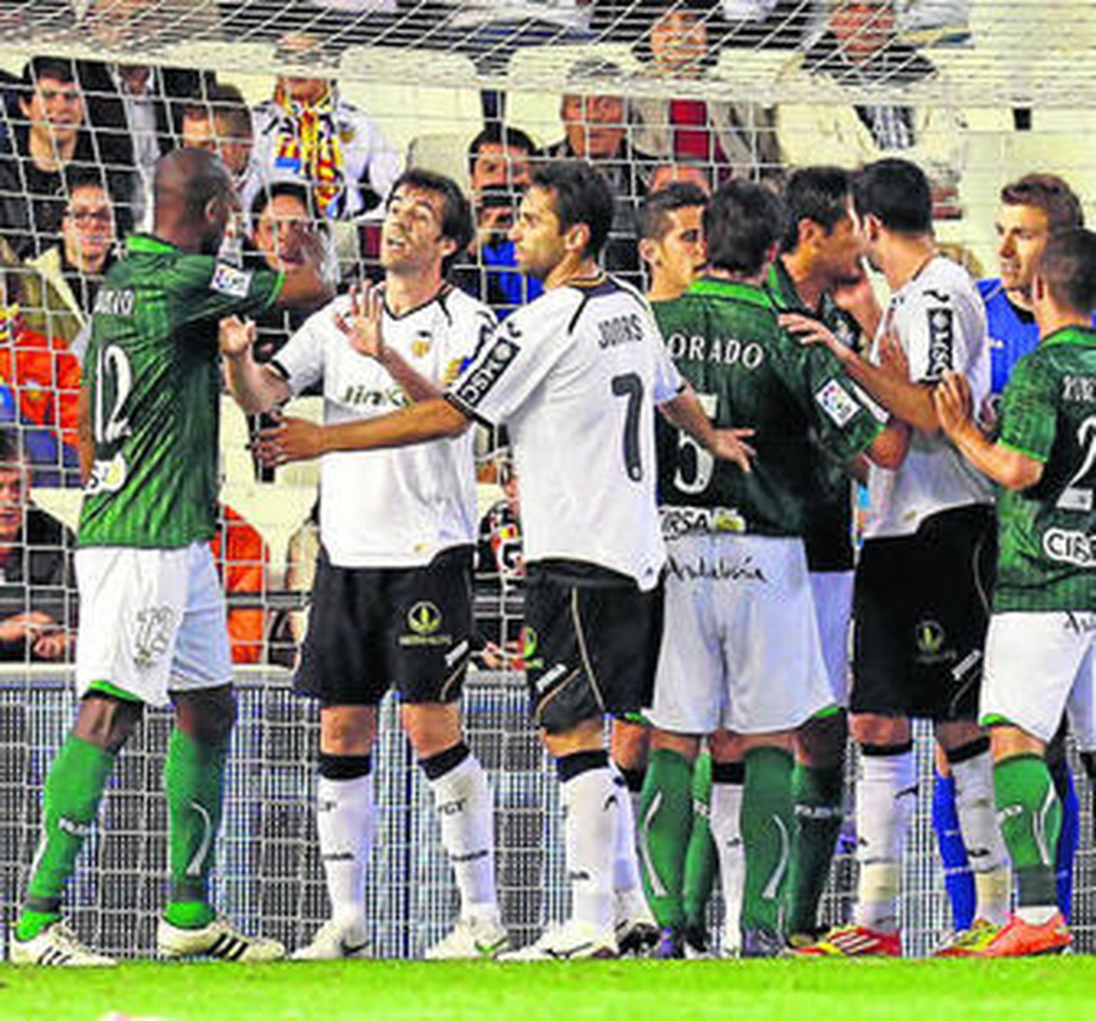 Tángana en el área local con Paulao de protagonista.