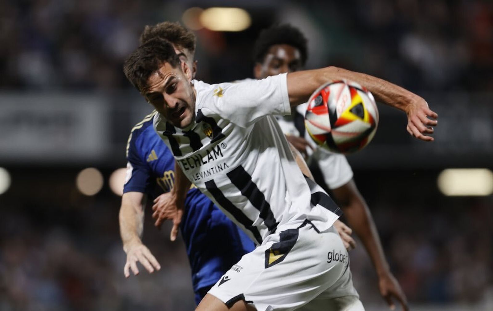 Un ataque del Catellón en el partido ante el Recreativo