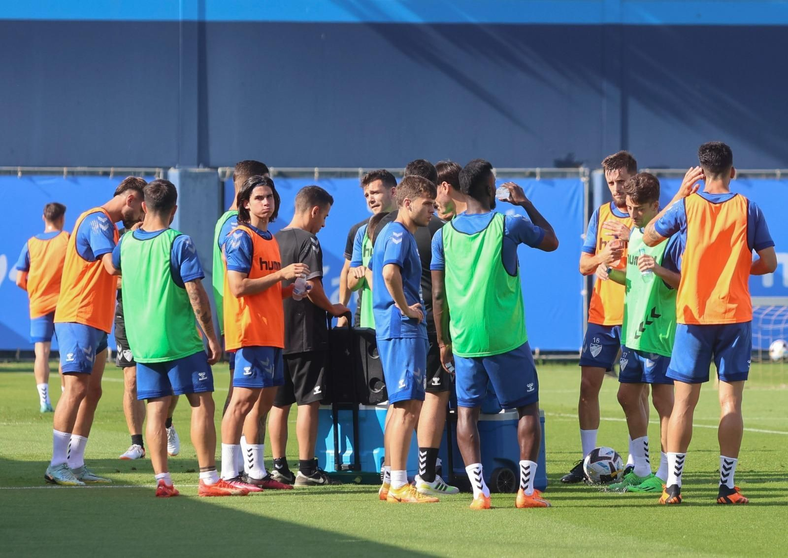 Caras serias en la vuelta al trabajo del Málaga CF