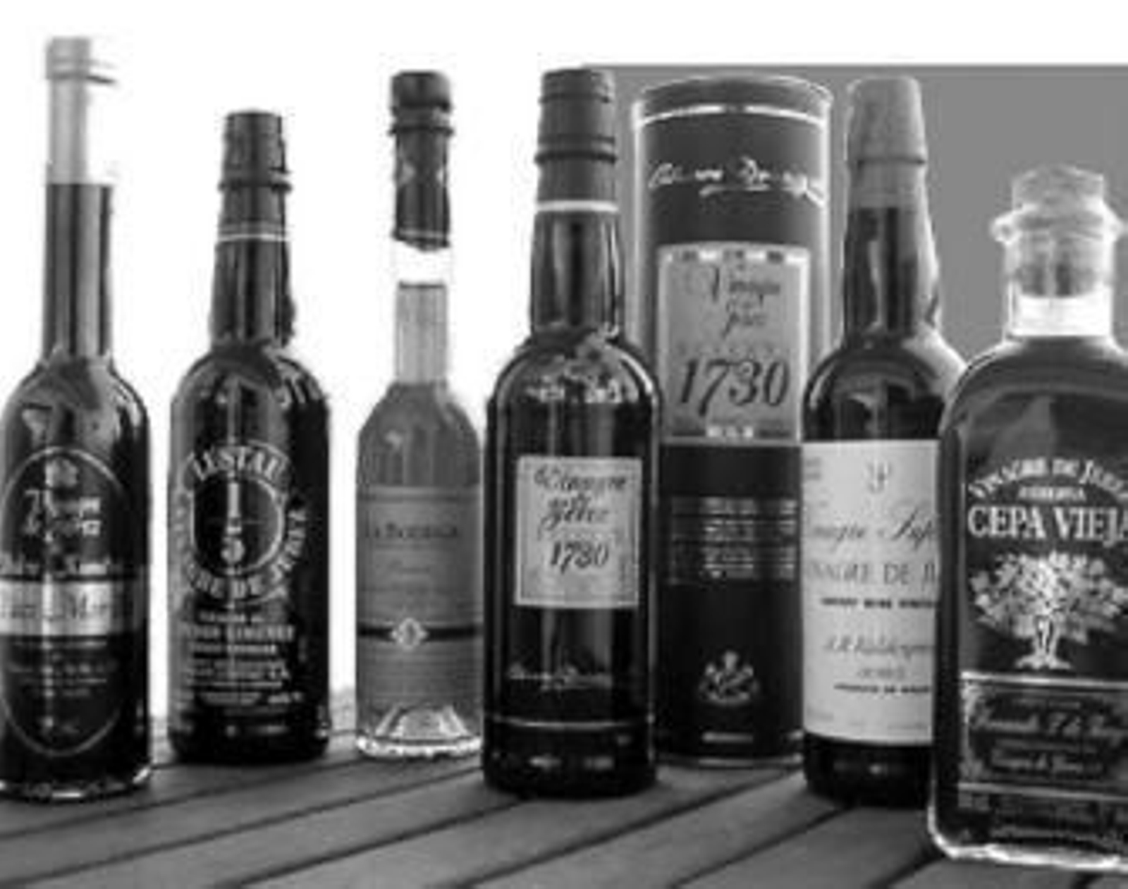 Distintas marcas de Vinagre Reserva, tipo del condimento jerezano que en febrero creció un 43,2%.