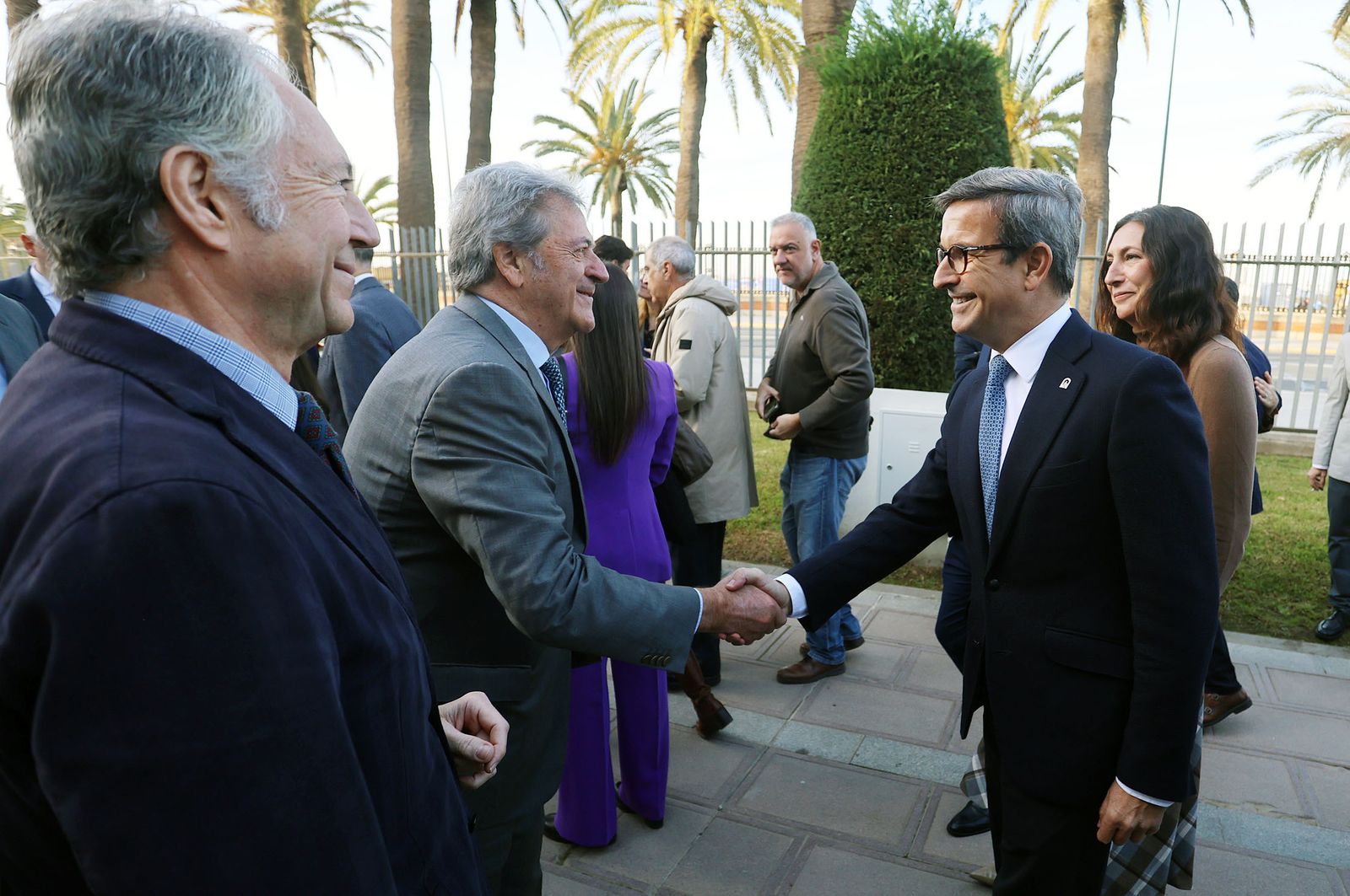 Imágenes de la recepción de los invitados al desayuno-coloquio con Jorge Paradela en el Foro Joly Andalucía