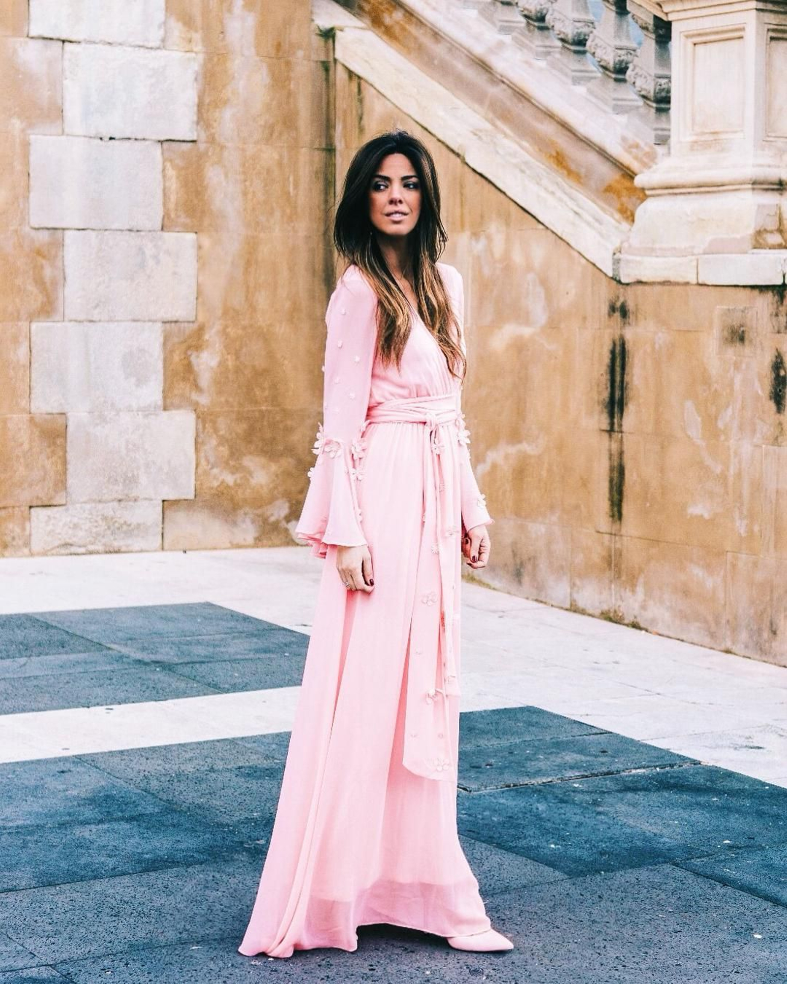 Este delicado vestido largo de @teriayabaroficial que viste @silviadebenito es perfecto para cualquier evento de tarde Este delicado vestido largo de @teriayabaroficial que luce Silvia de Benito (@silviadebenito) es perfecto para cualquier evento de tarde