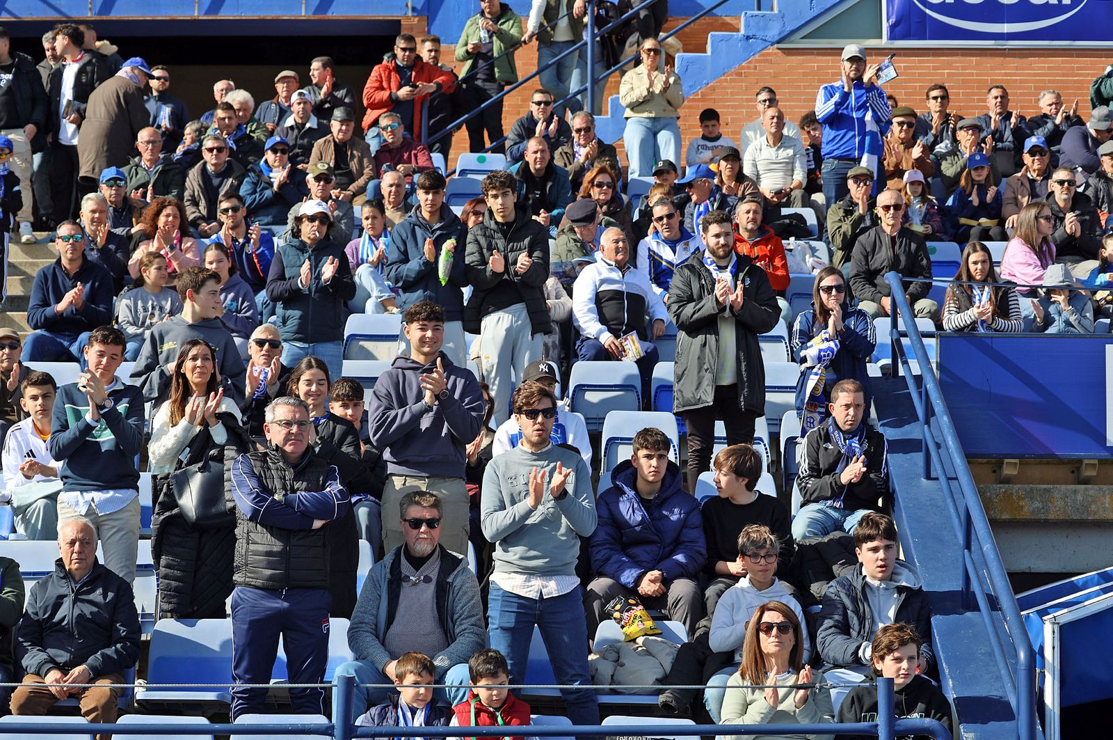 Búscate en las gradas del Nuevo Colombino en el Recre-Yeclano