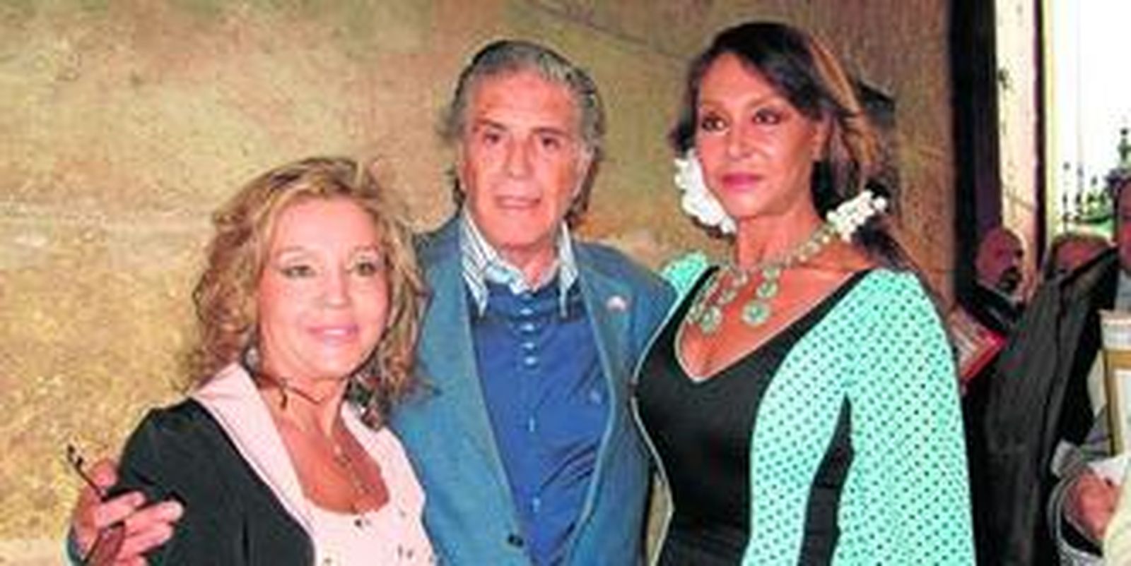 Rocío Trastallino, el torero Jaime Ostos, y su esposa, María Ángeles Grajal.
