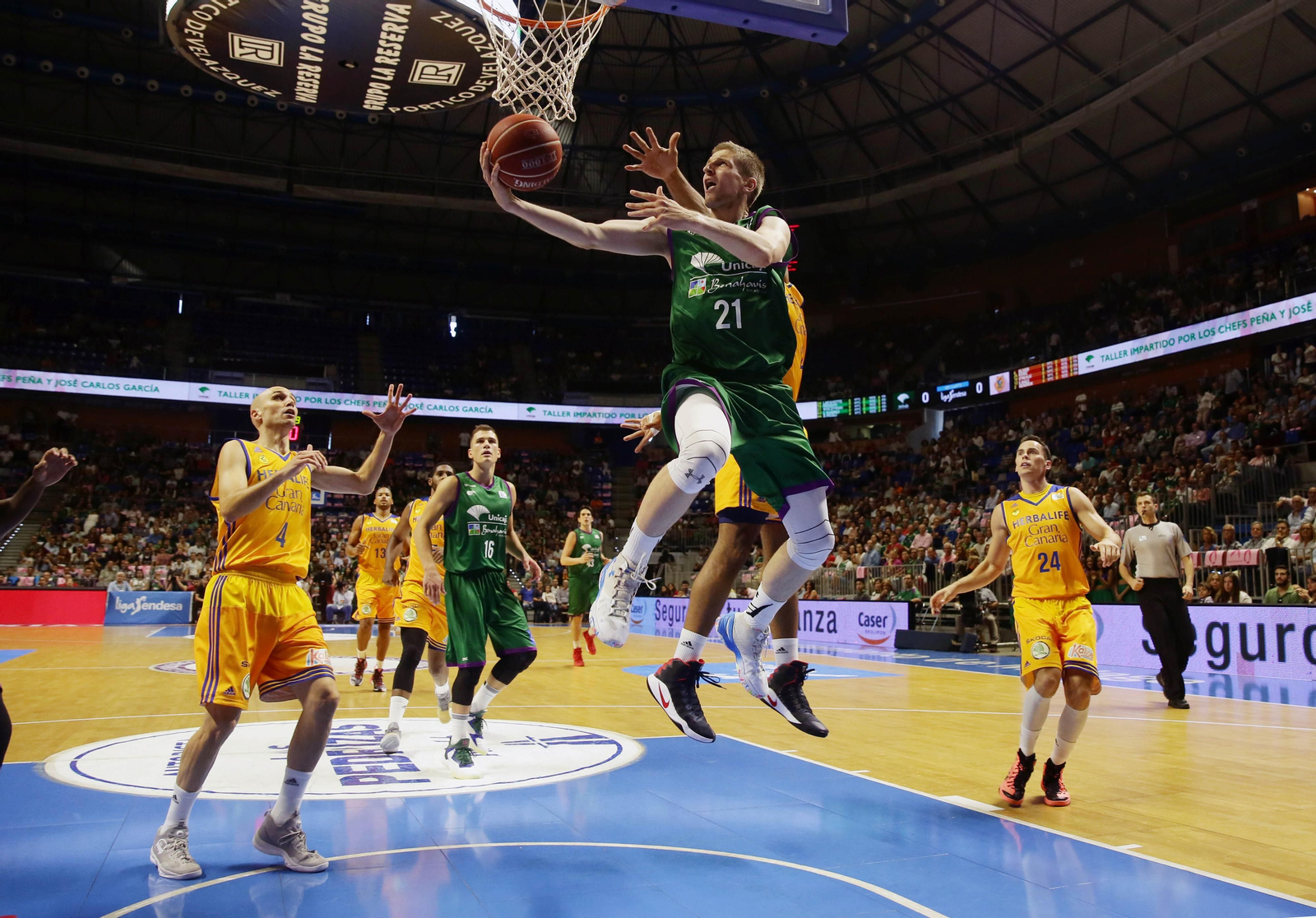 Los cinco años de Adam Waczynski en el Unicaja, en fotos