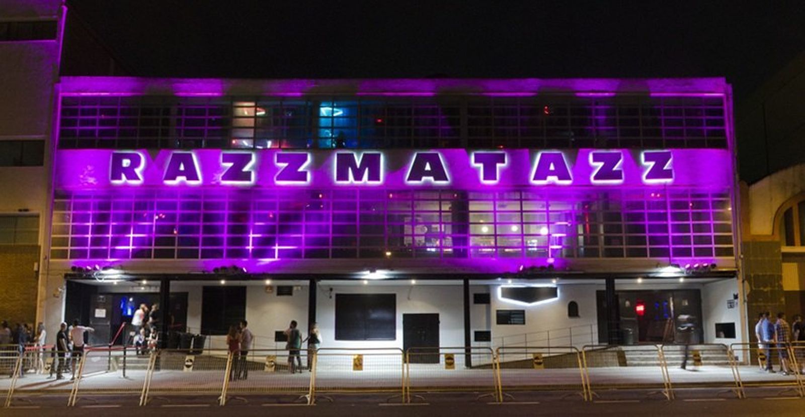 Fachada de la sala Razzmatazz.