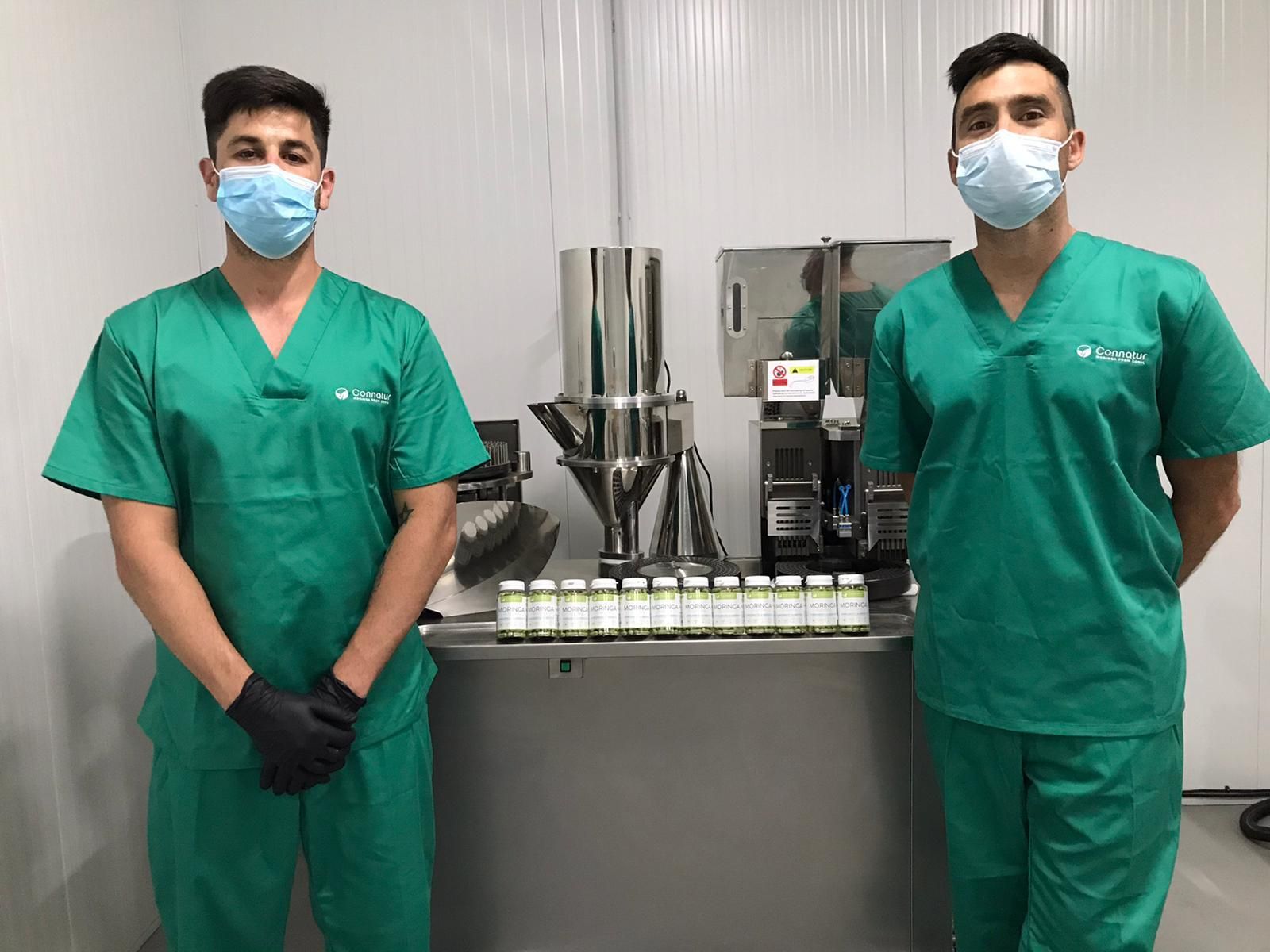 Los responsables de la empresa conileña han comenzado el envasado de su producto en el polígono de Vejer.