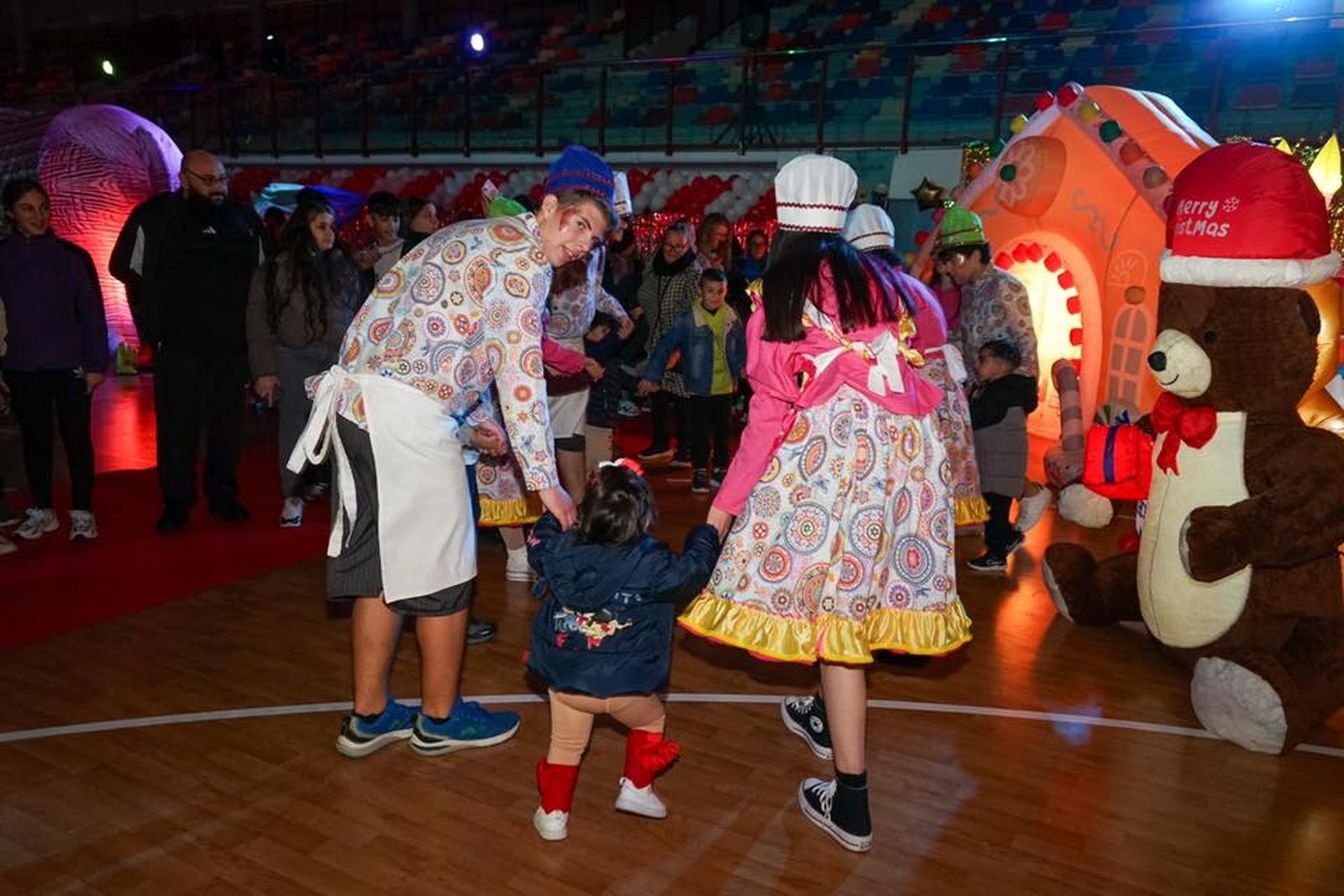La lluvia no pudo con una ilusión desbordante en Vícar: la cabalgata estática, en imágenes