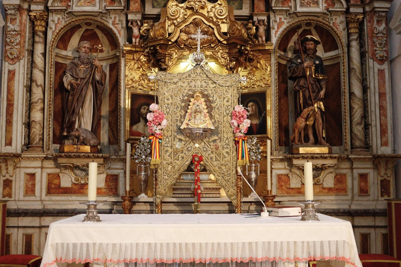 La salida de la hermandad del Rocío de Cádiz, en imágenes