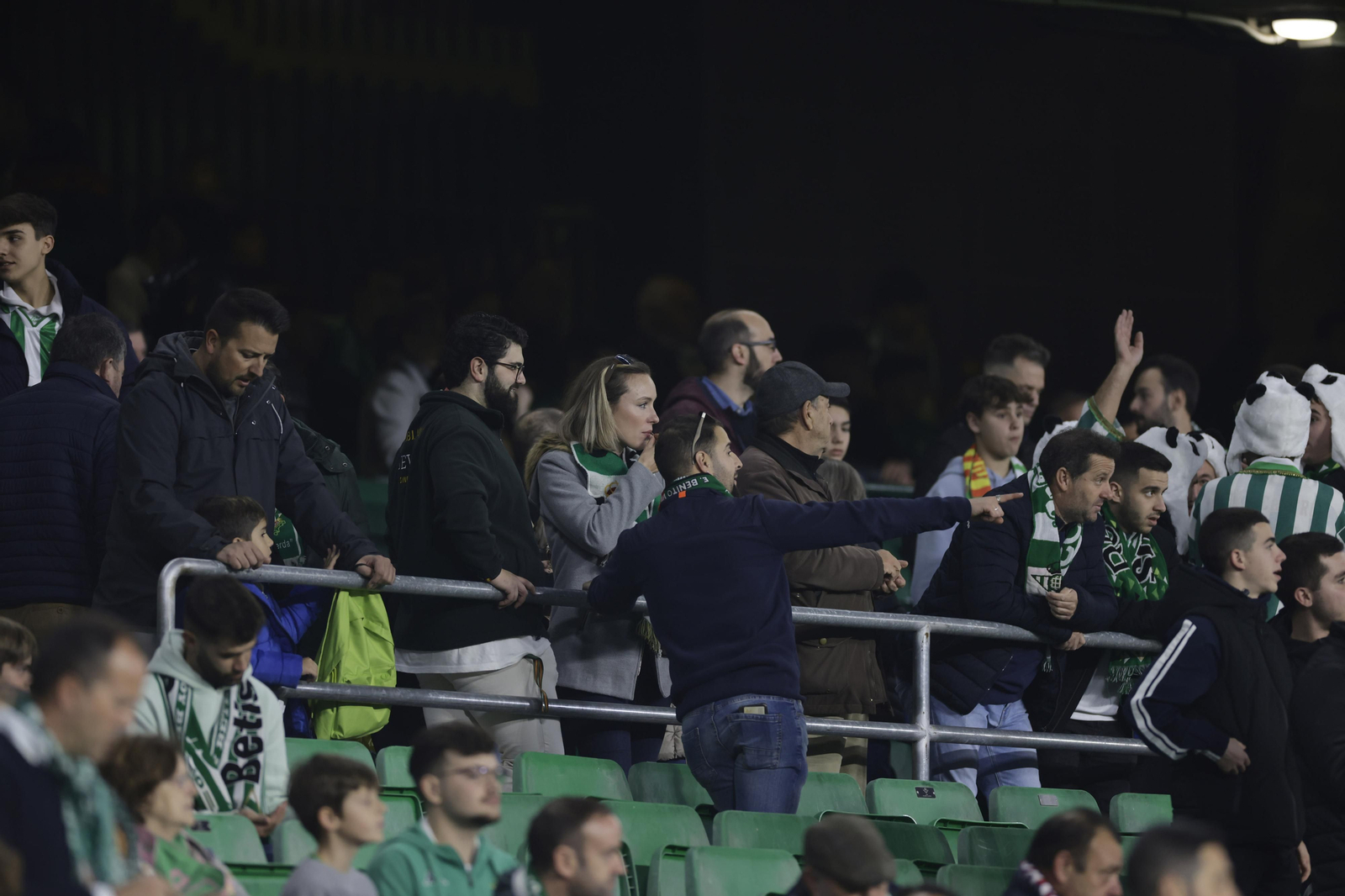 Búscate en las fotos del Betis-Bilbao