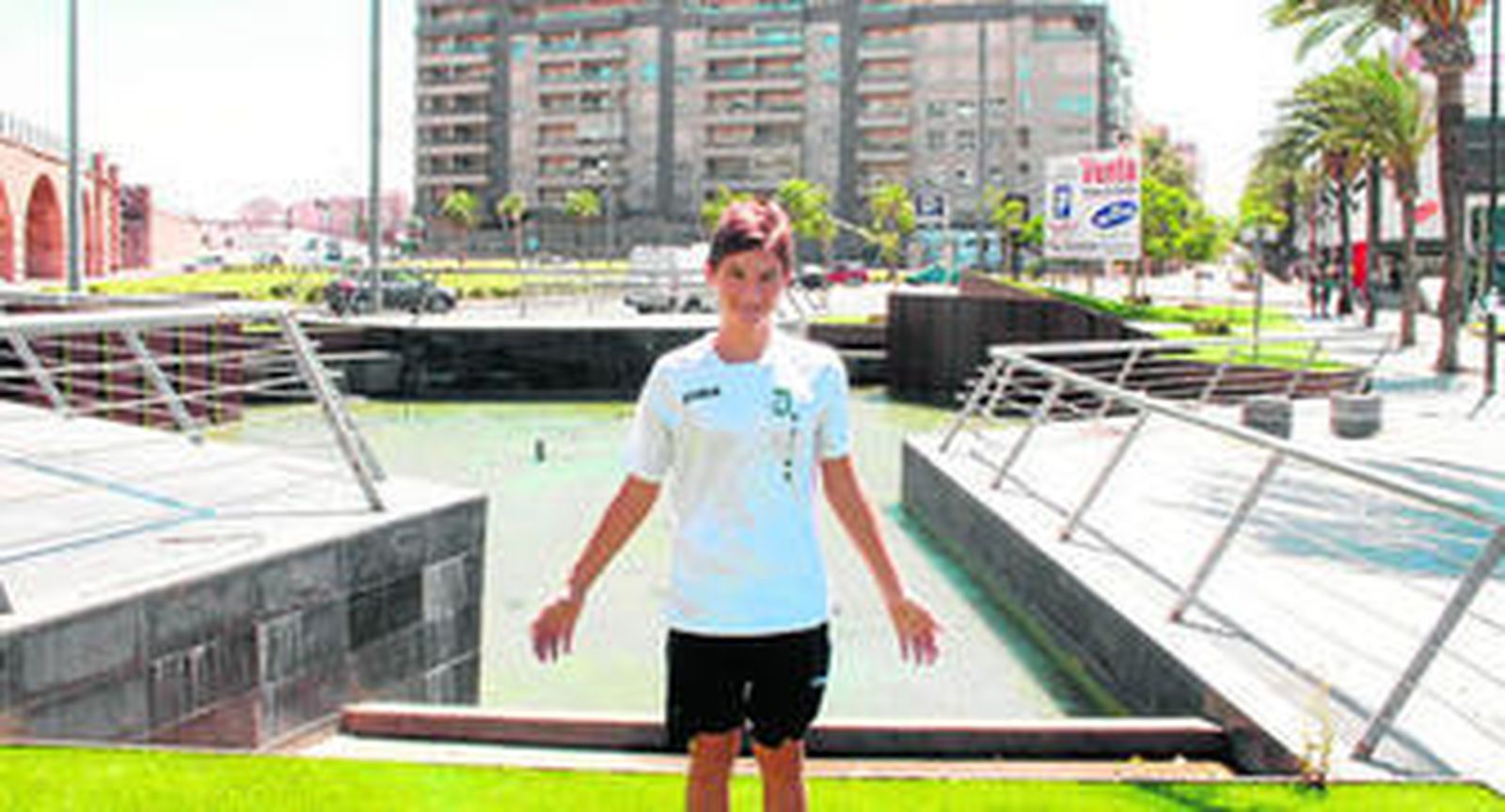 José Luis Rueda se guardó la timidez y posó delante de la cámara de 'Diario de Almería'.