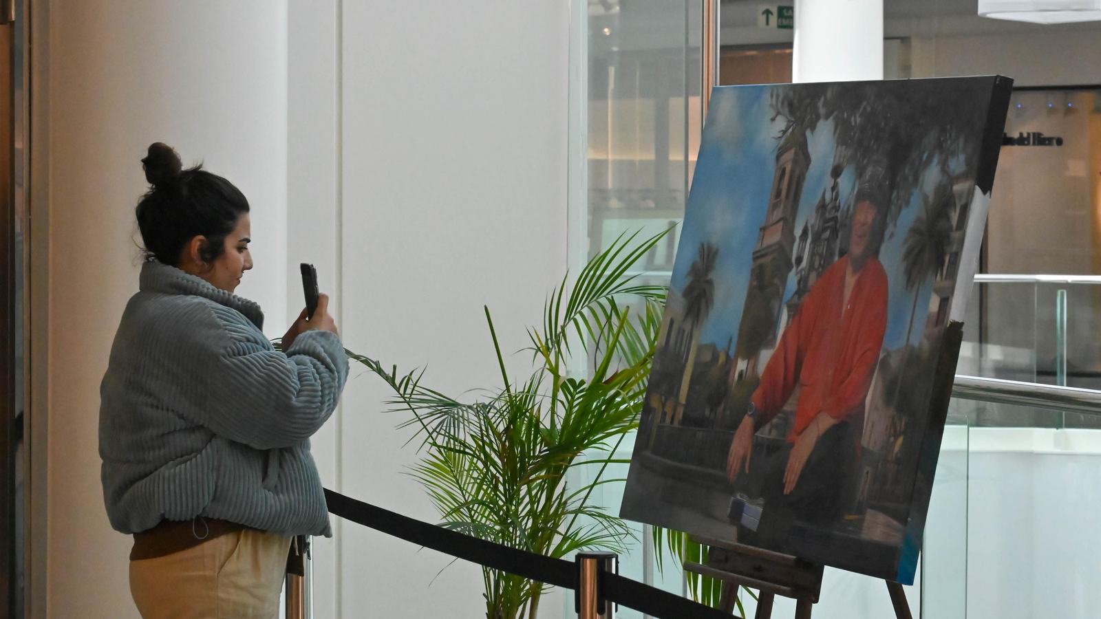 Las fotos de la Exposición 'Realismo: entre el retrato y el bodegón' de José Luis Guio