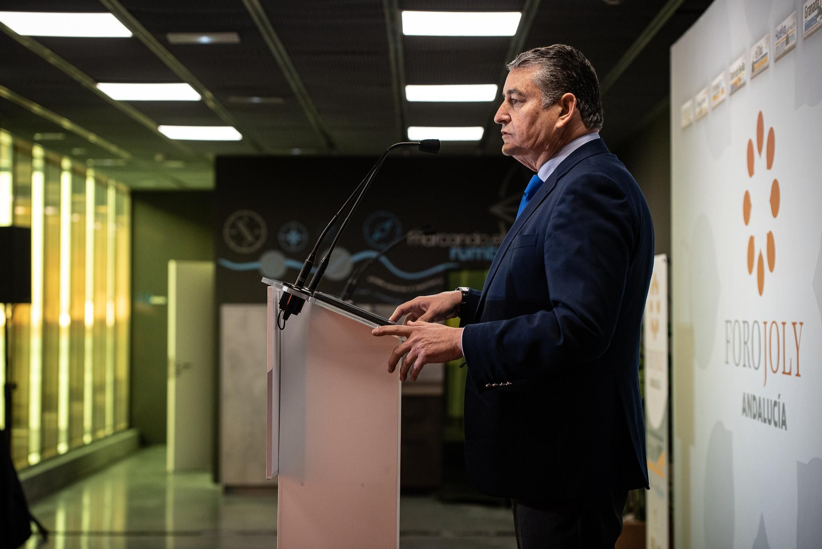 Imágenes del desayuno-coloquio con Antonio Sanz en el Foro Joly Andalucía celebrado en la Lonja de la Innovación del Puerto de Huelva