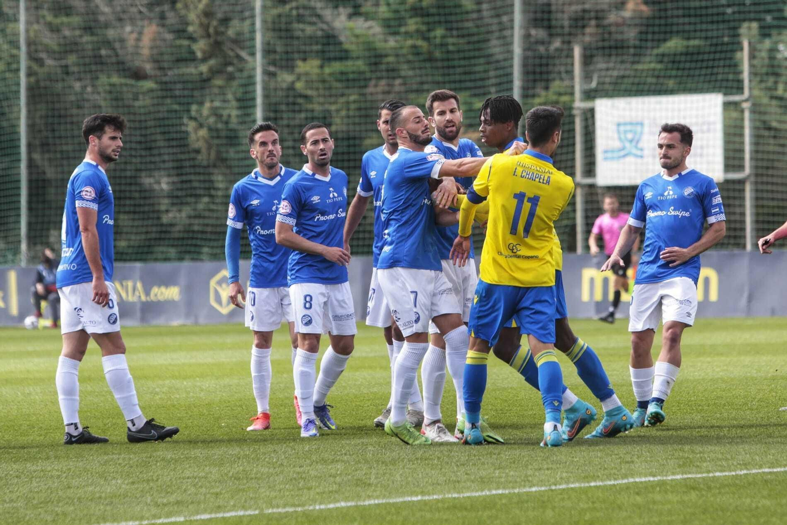 Tensión en el derbi entre Cádiz B y Xerez DFC