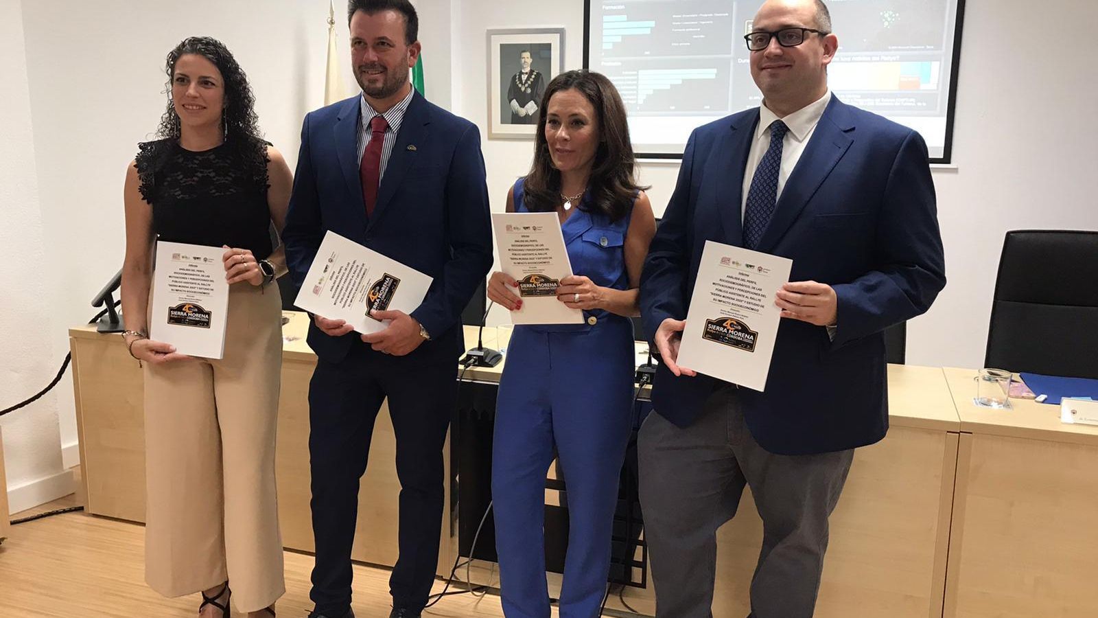 Las autoridades, durante la presentación.